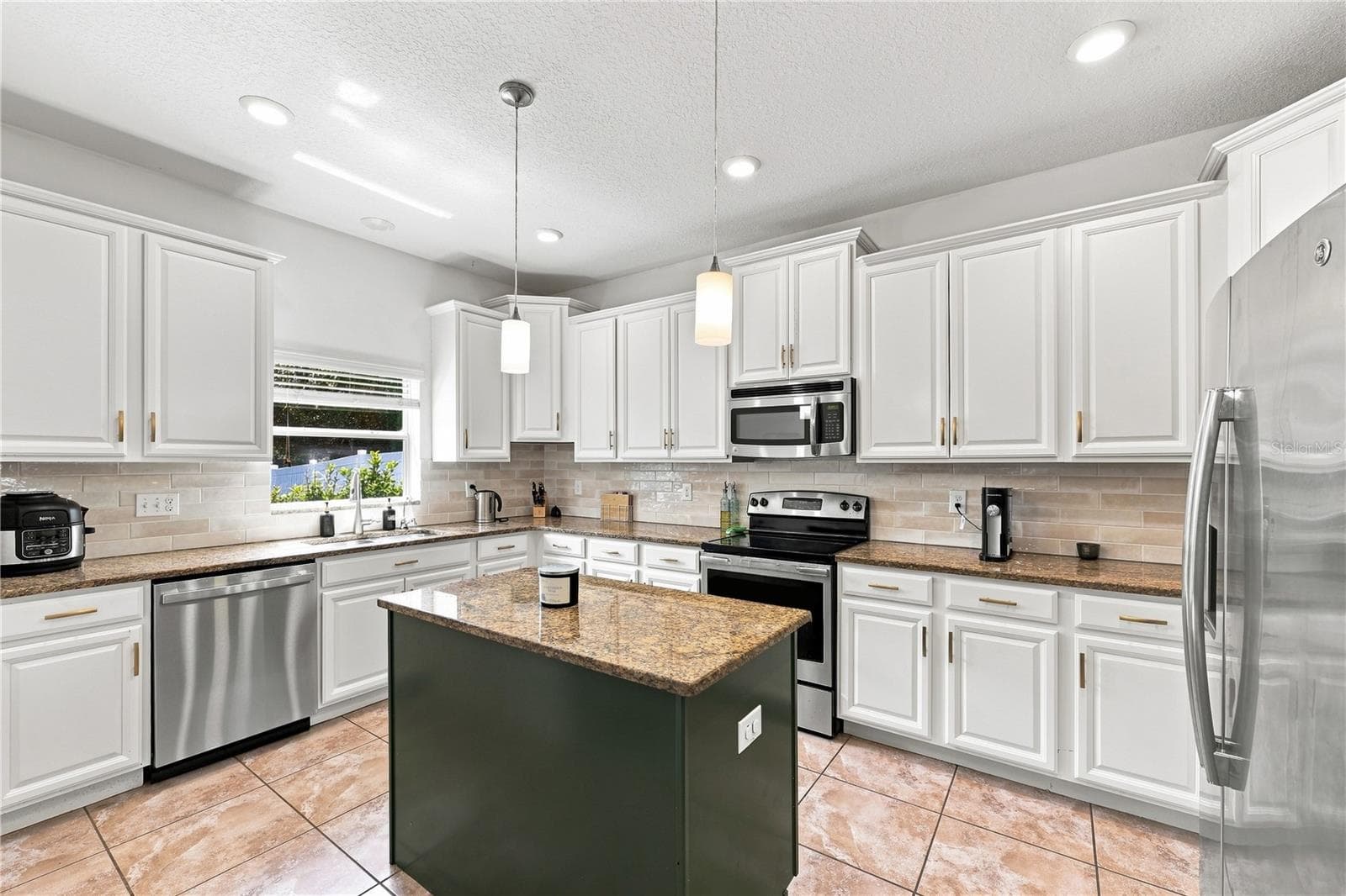Island is a plus - 16613 MYRTLE SAND DR, WIMAUMA