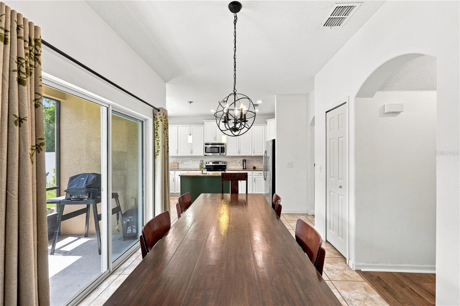 Formal dining space large enough for long tables - 16613 MYRTLE SAND DR, WIMAUMA