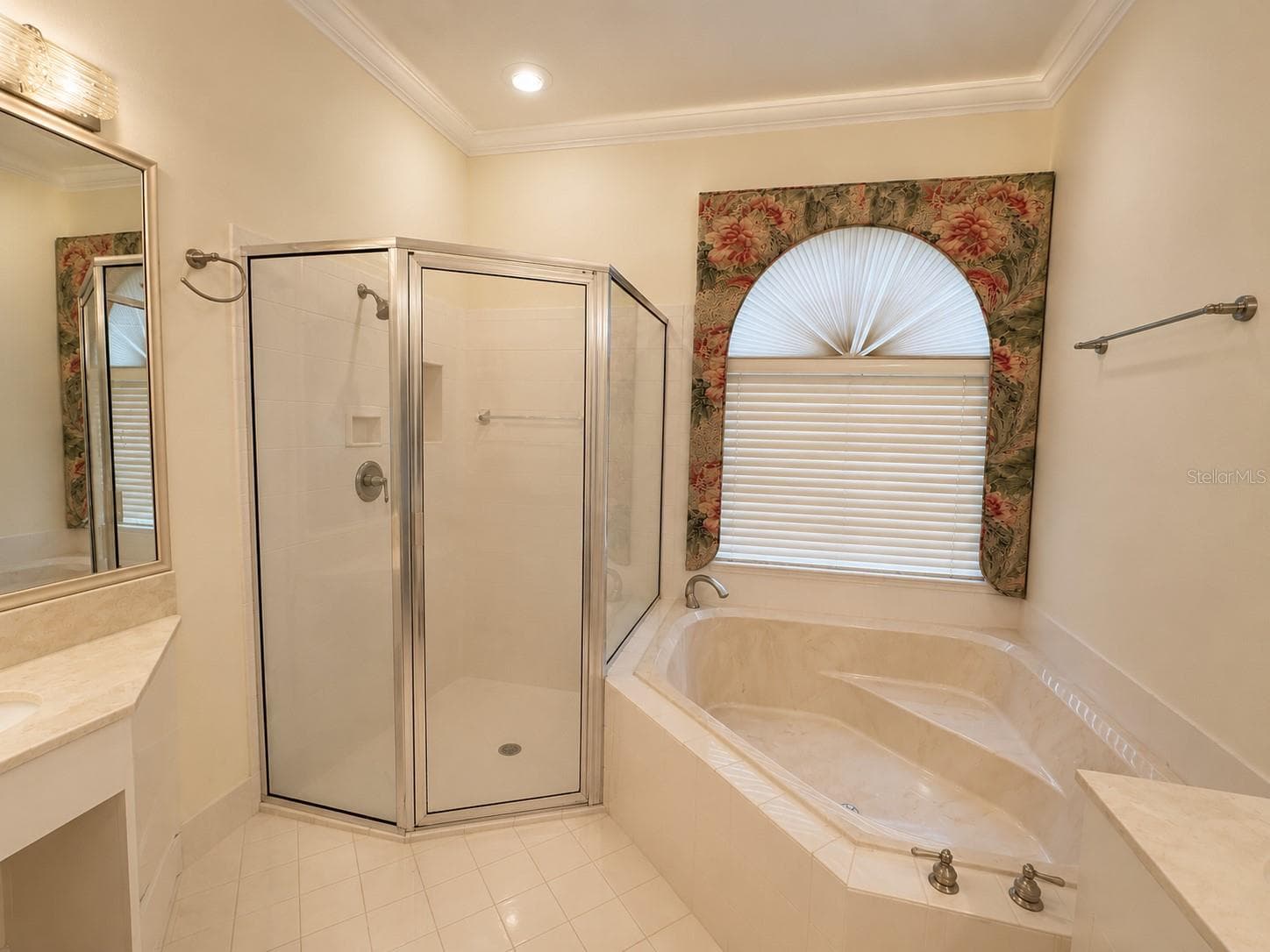 Garden tub & Stall - 6468 NW FRIENDLY CIR, PORT ST LUCIE