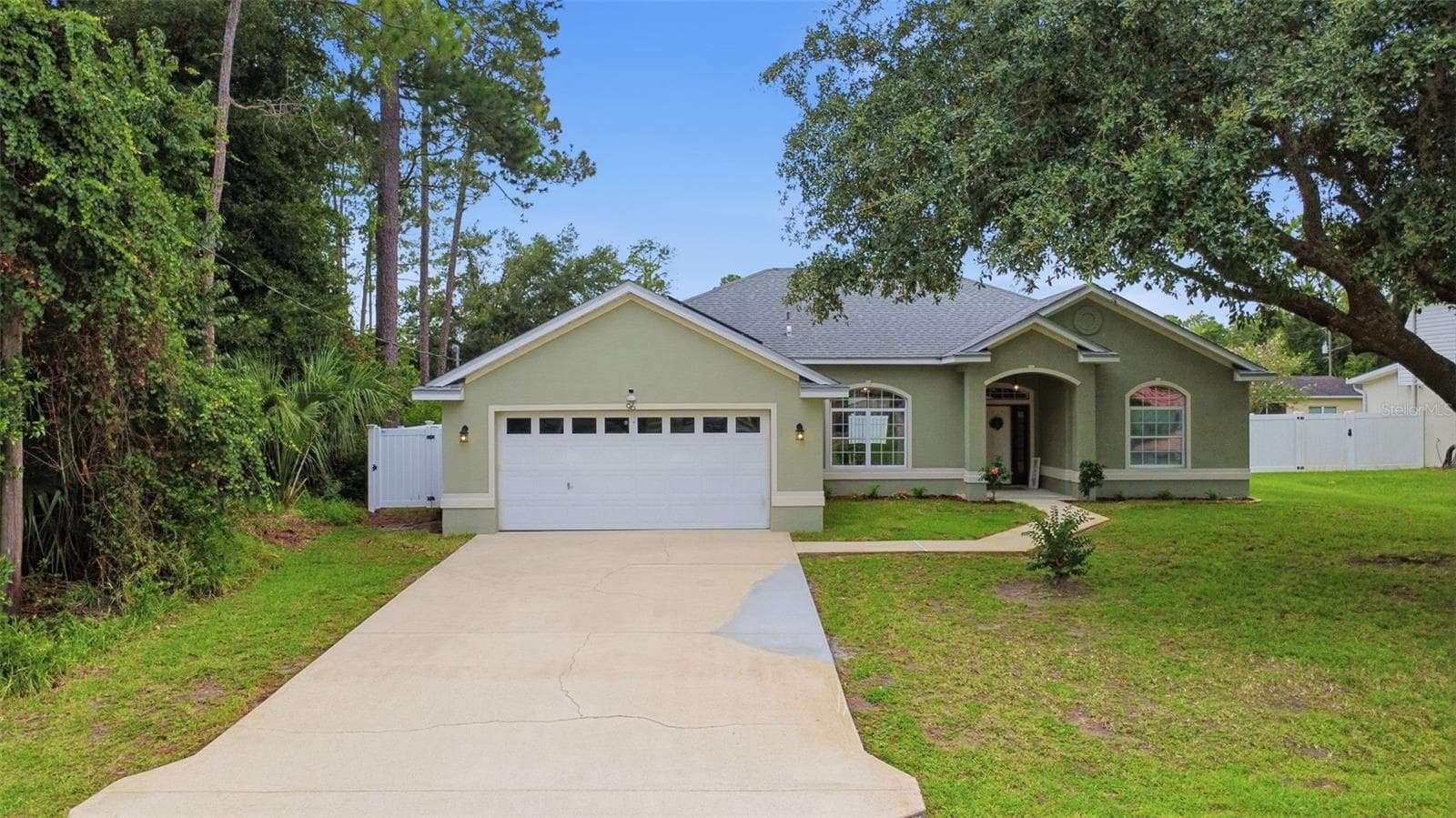 Front view. There are no neighbors to the left. - 96 PARKVIEW DR, PALM COAST