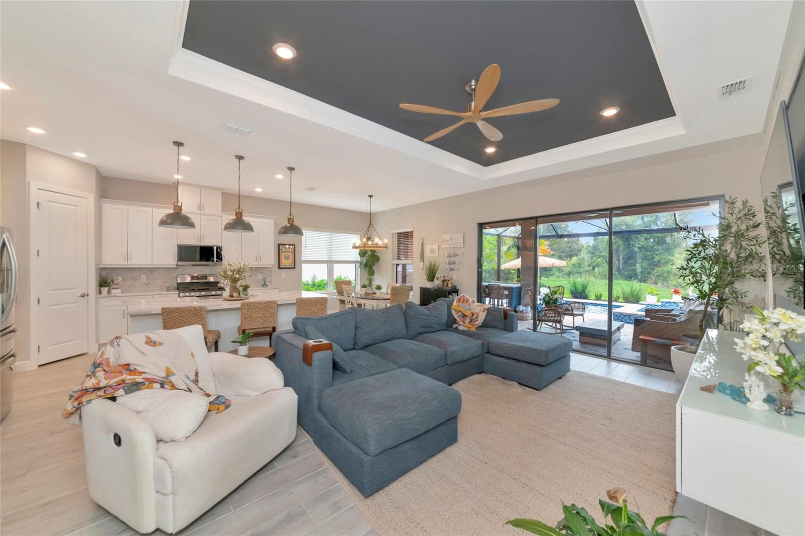 Single Family Residence at 5119 CASERTA CT, PALMETTO, photo 4 of 64