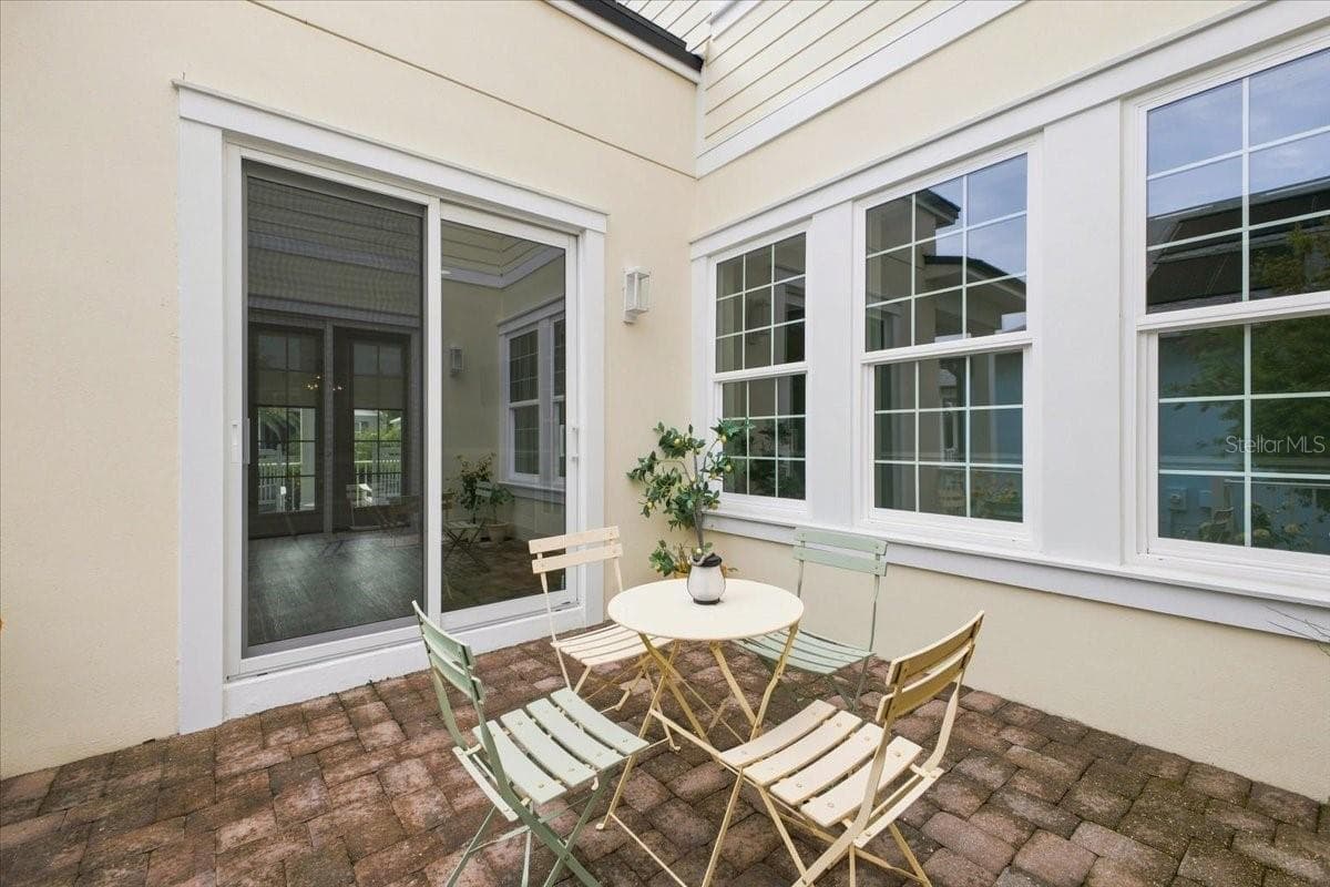 First-floor Courtyard - 8124 37TH AVENUE CIR W, BRADENTON