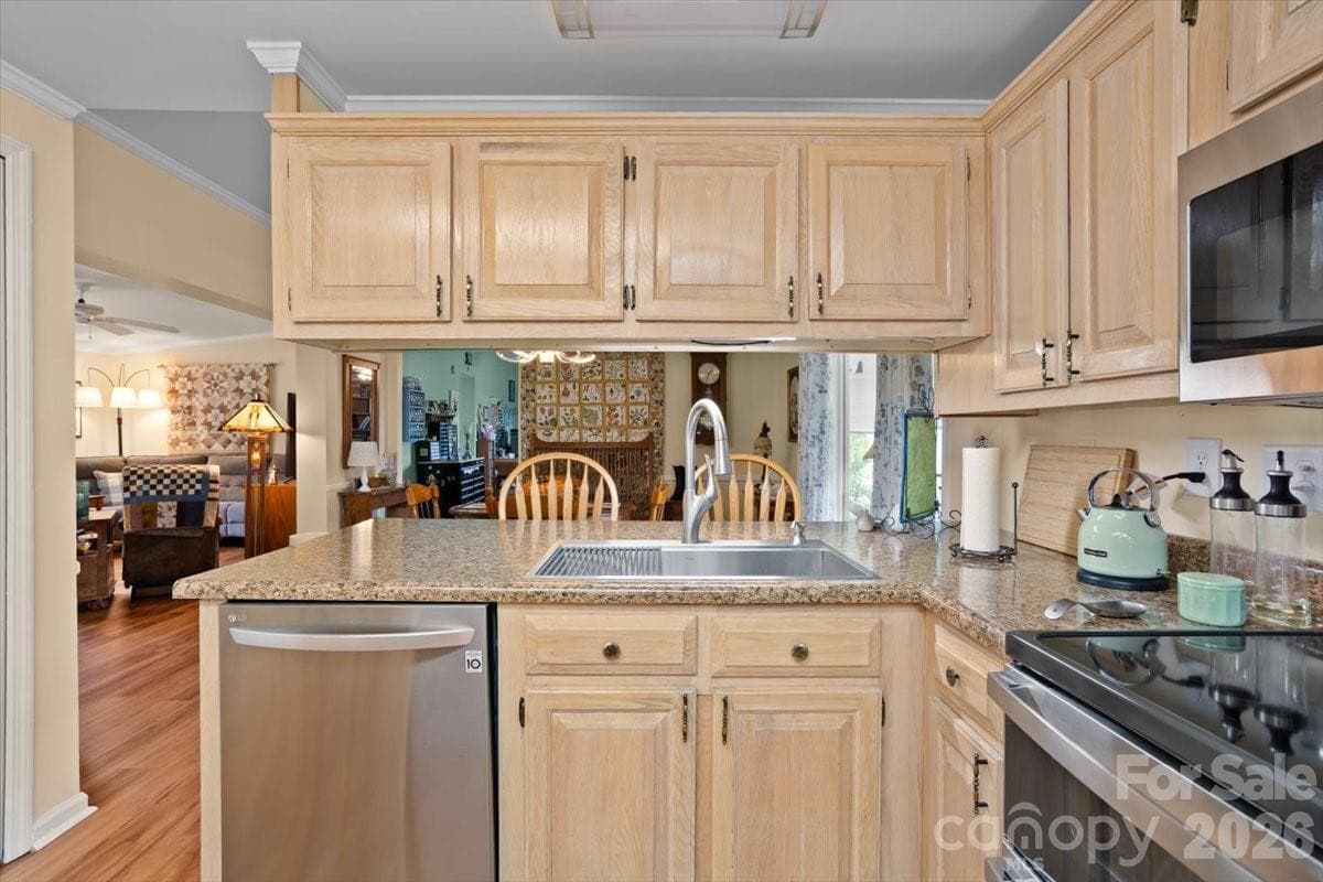 Single Family Residence at 39 Stephanie Lane, Hendersonville, photo 14 of 30