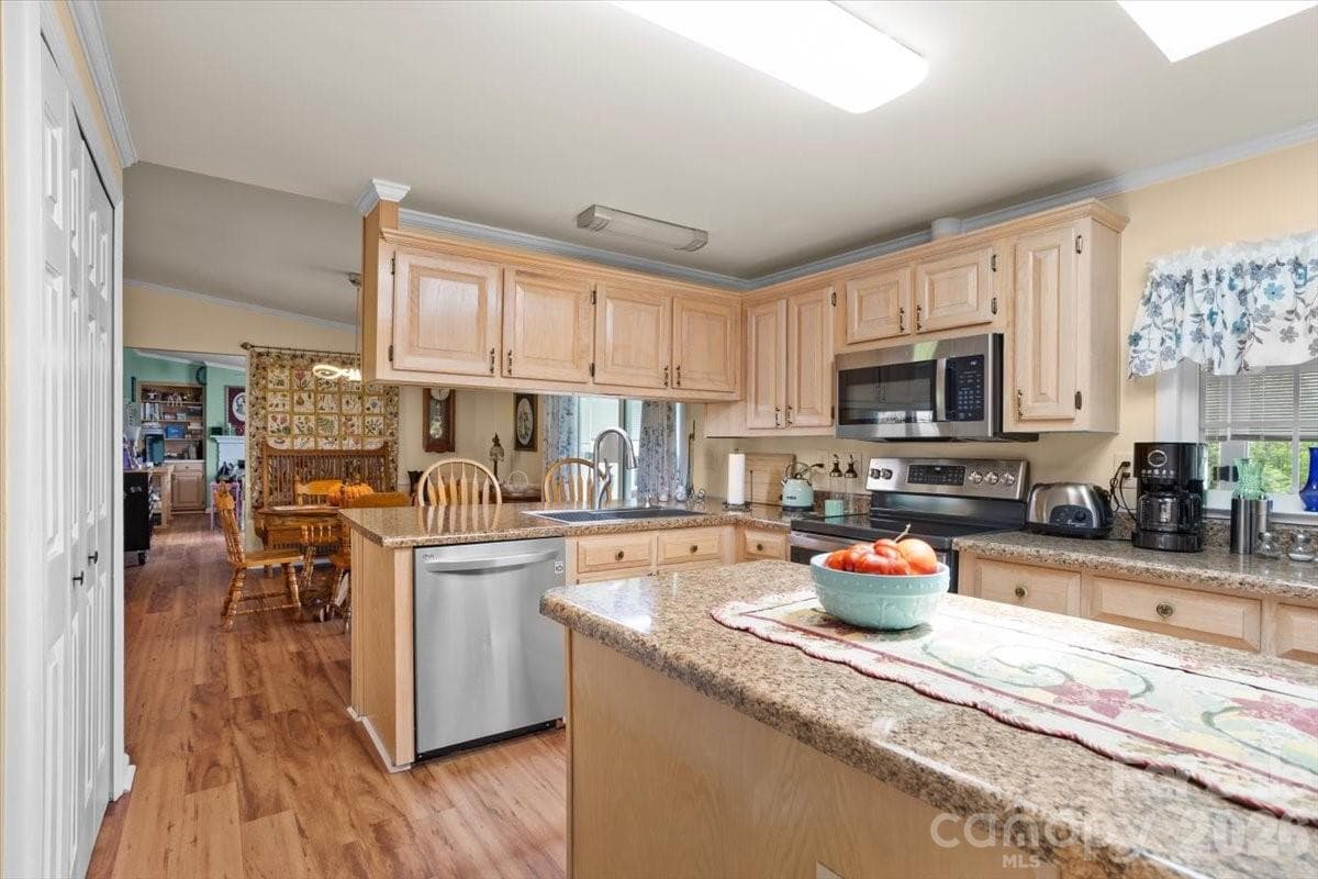 Single Family Residence at 39 Stephanie Lane, Hendersonville, photo 15 of 30