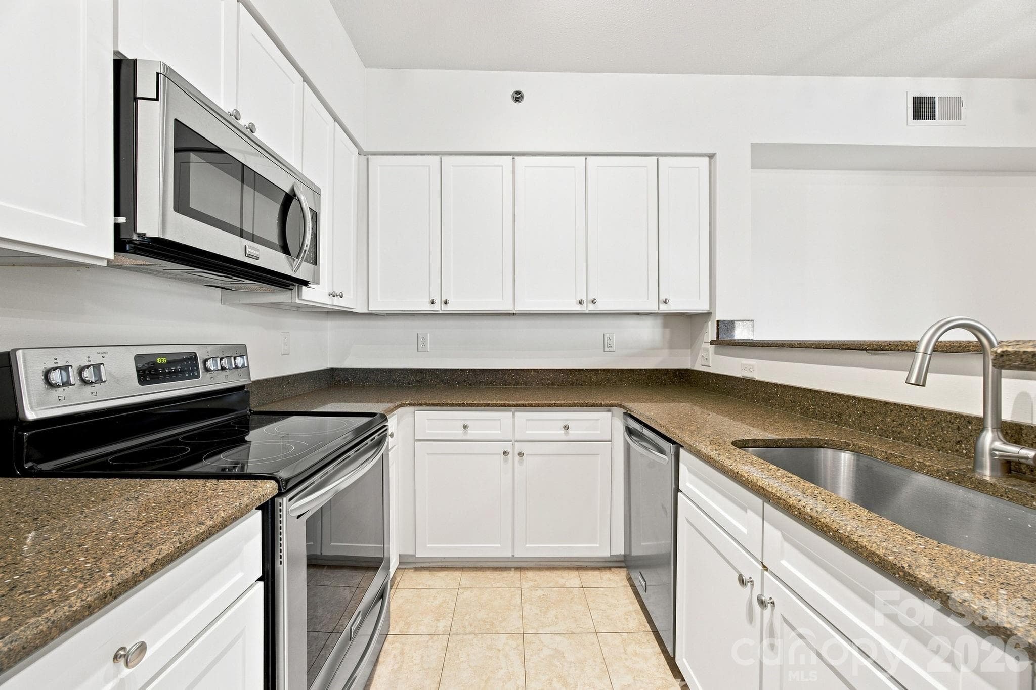 Condominium at 1315 East Boulevard, Charlotte, photo 4 of 33