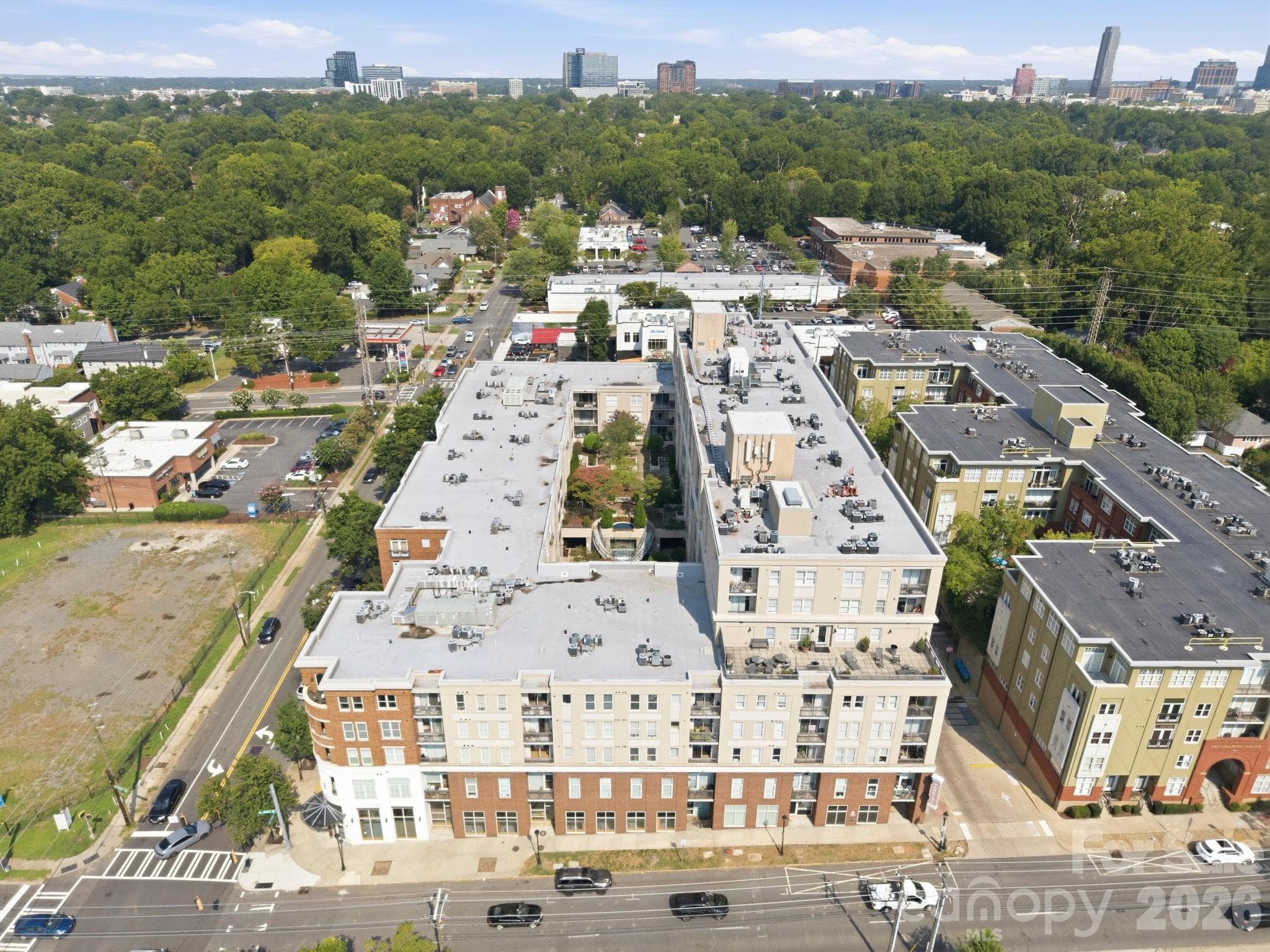 Condominium at 1315 East Boulevard, Charlotte, photo 28 of 33