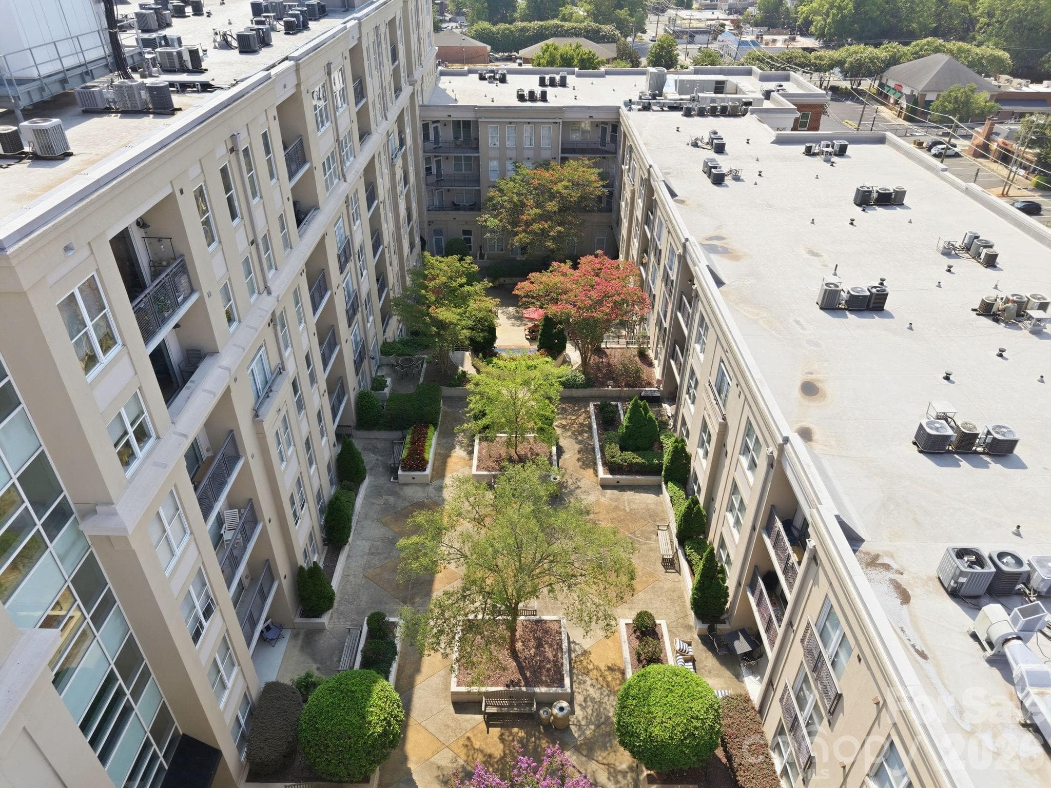 Condominium at 1315 East Boulevard, Charlotte, photo 32 of 33