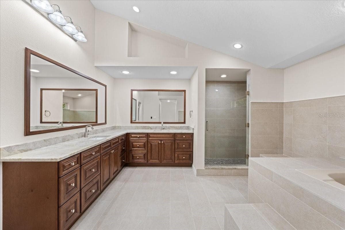 Single Family Residence at 1701 ALLENS CREEK DR, CLEARWATER, photo 29 of 99