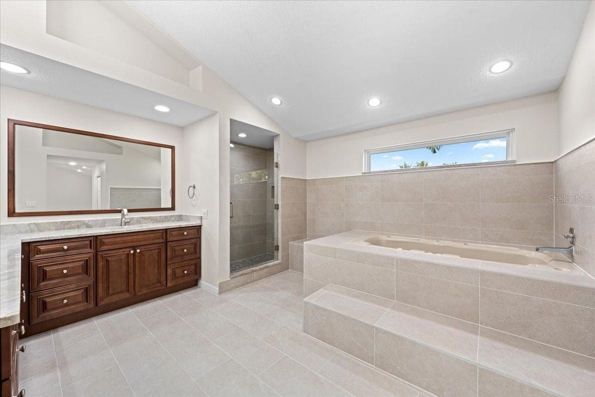 Single Family Residence at 1701 ALLENS CREEK DR, CLEARWATER, photo 30 of 99