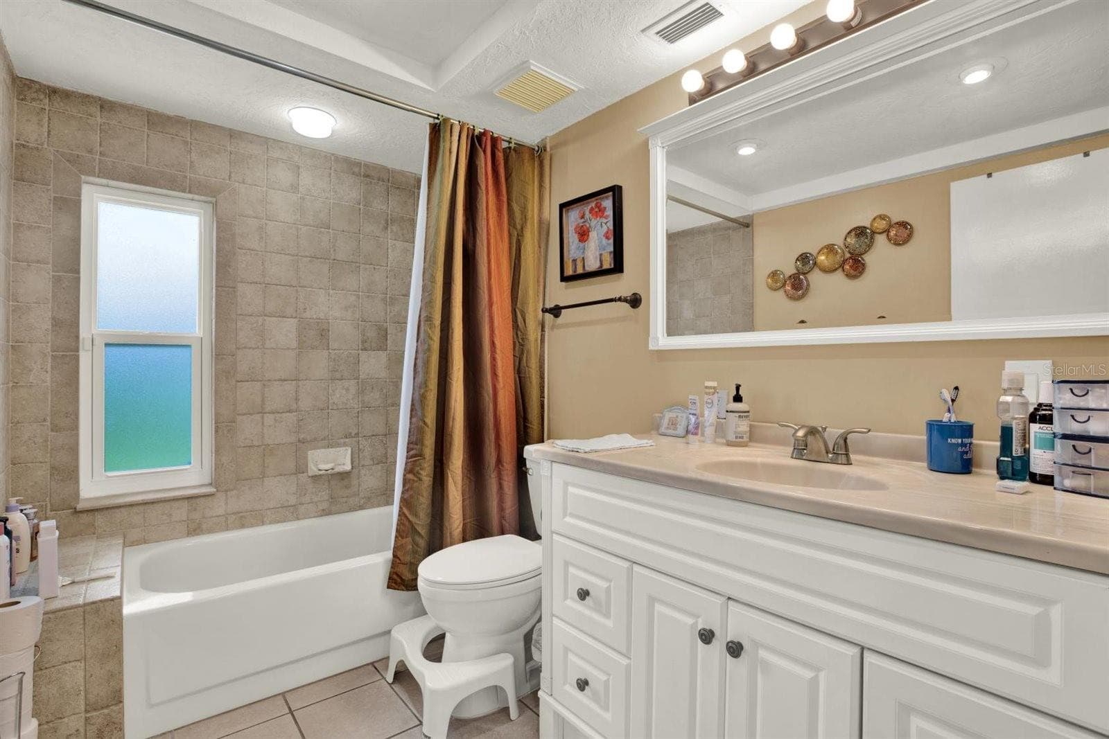 Single Family Residence at 12411 WEATHERSTONE ROW, HUDSON, photo 13 of 23
