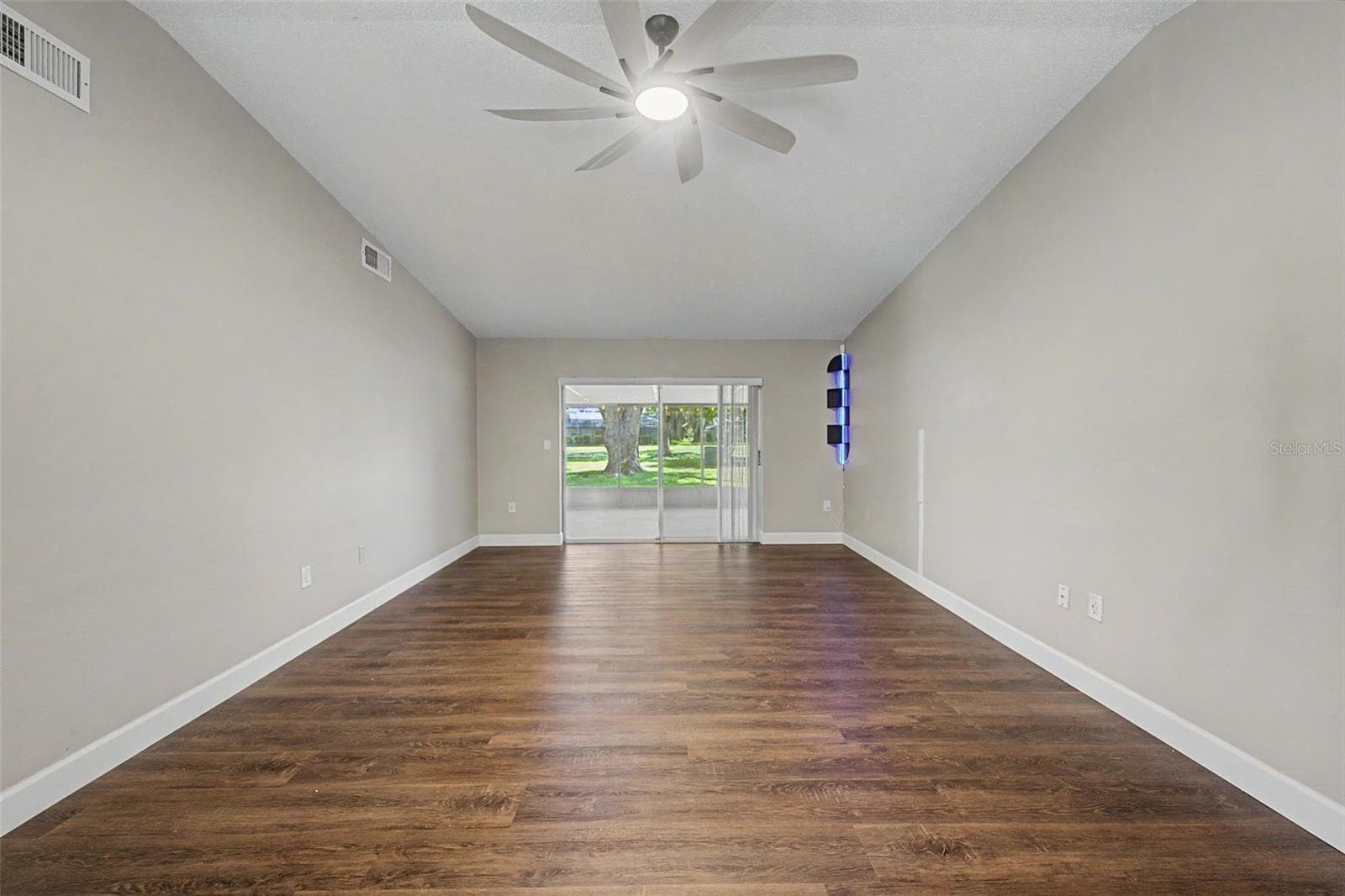 Family Room - 7800 FAIRLAWN DR, HUDSON