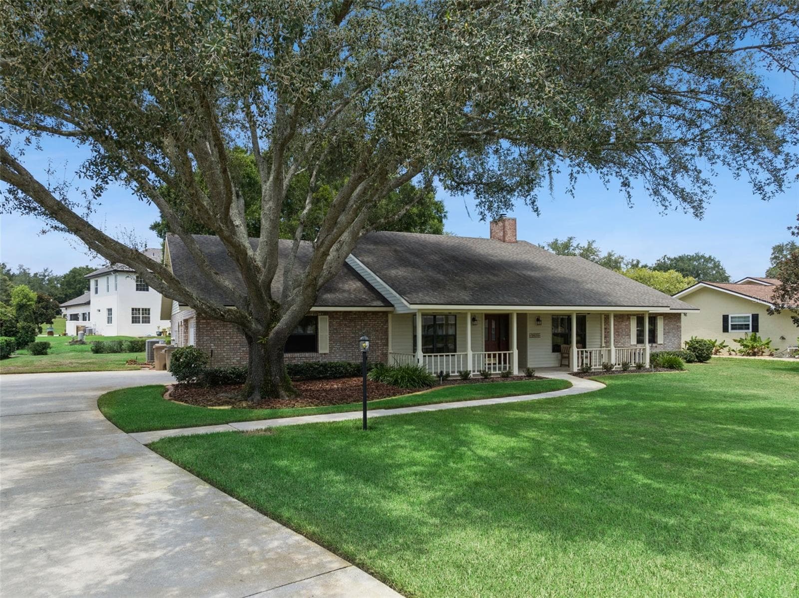 Long driveway - 34035 PARK LN, LEESBURG