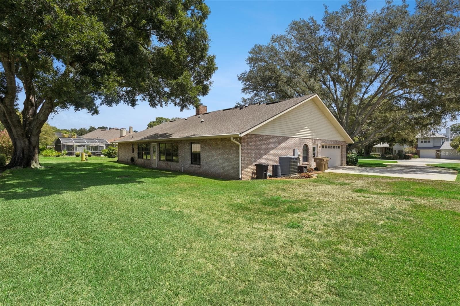 Side garage - 34035 PARK LN, LEESBURG