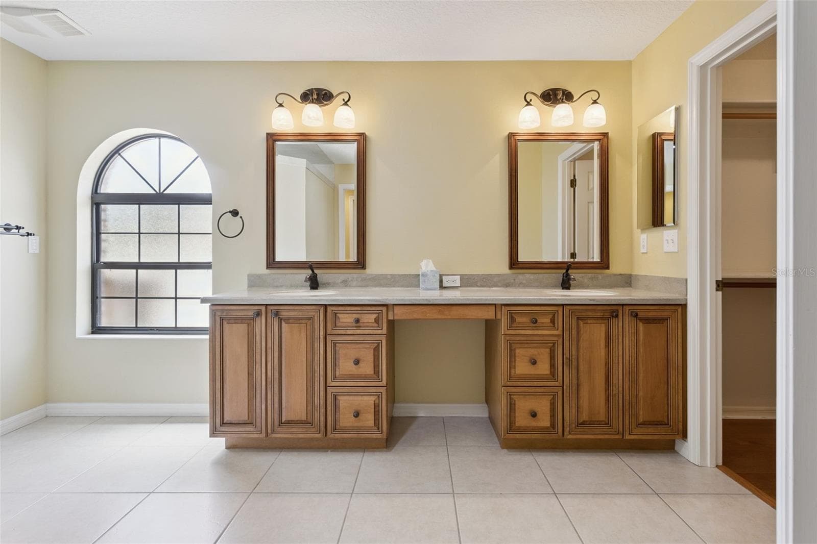 Primary bath - 34035 PARK LN, LEESBURG