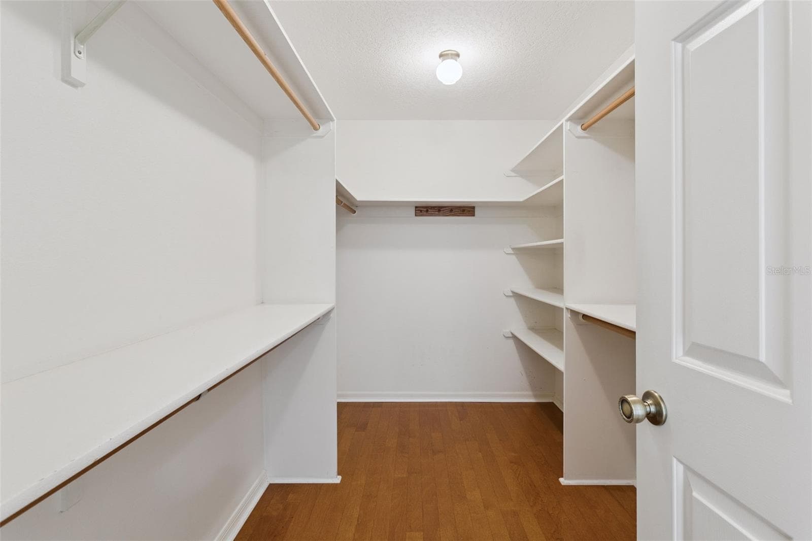 Huge walk in closet - 34035 PARK LN, LEESBURG