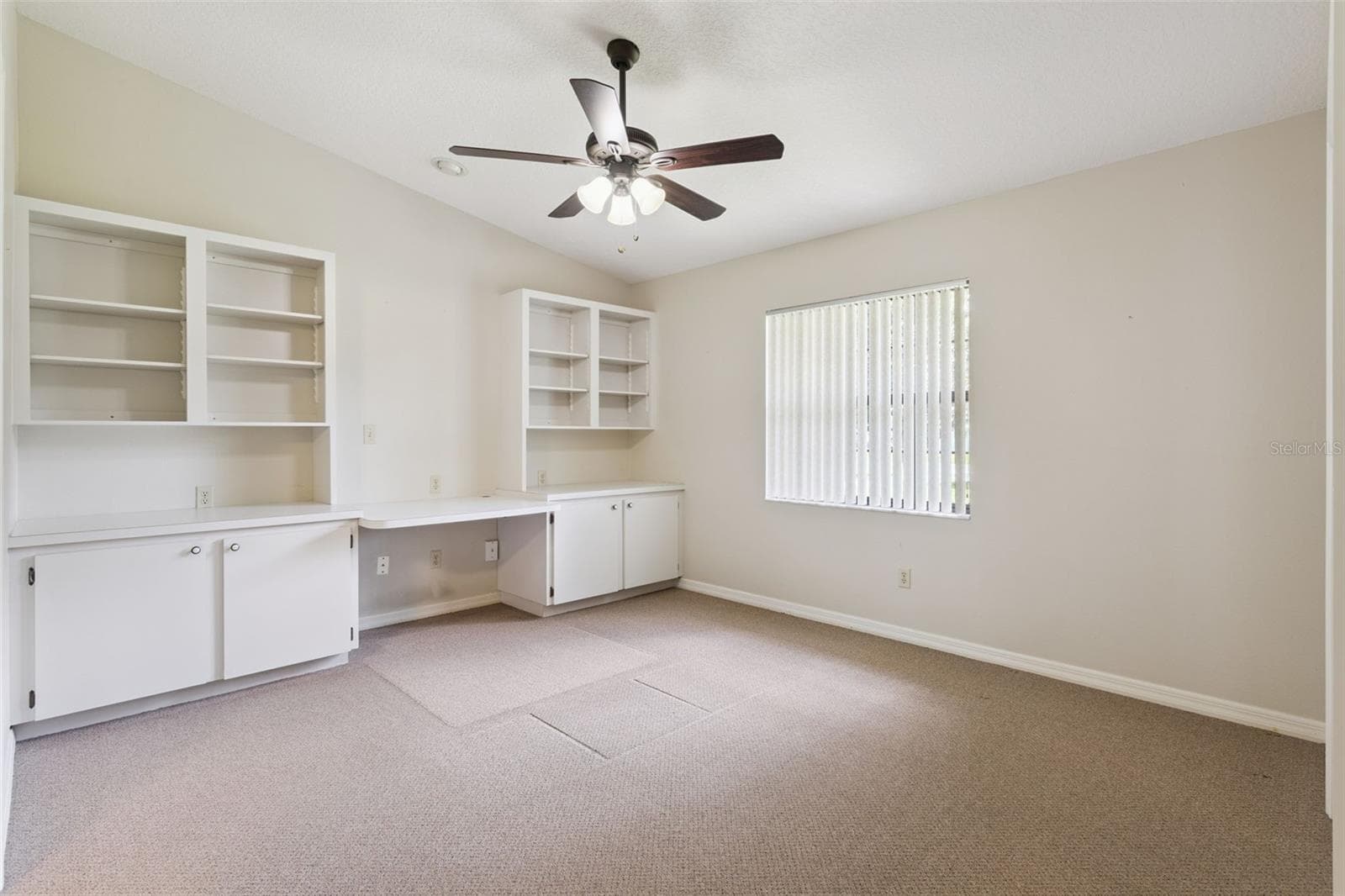 Great office area - 34035 PARK LN, LEESBURG