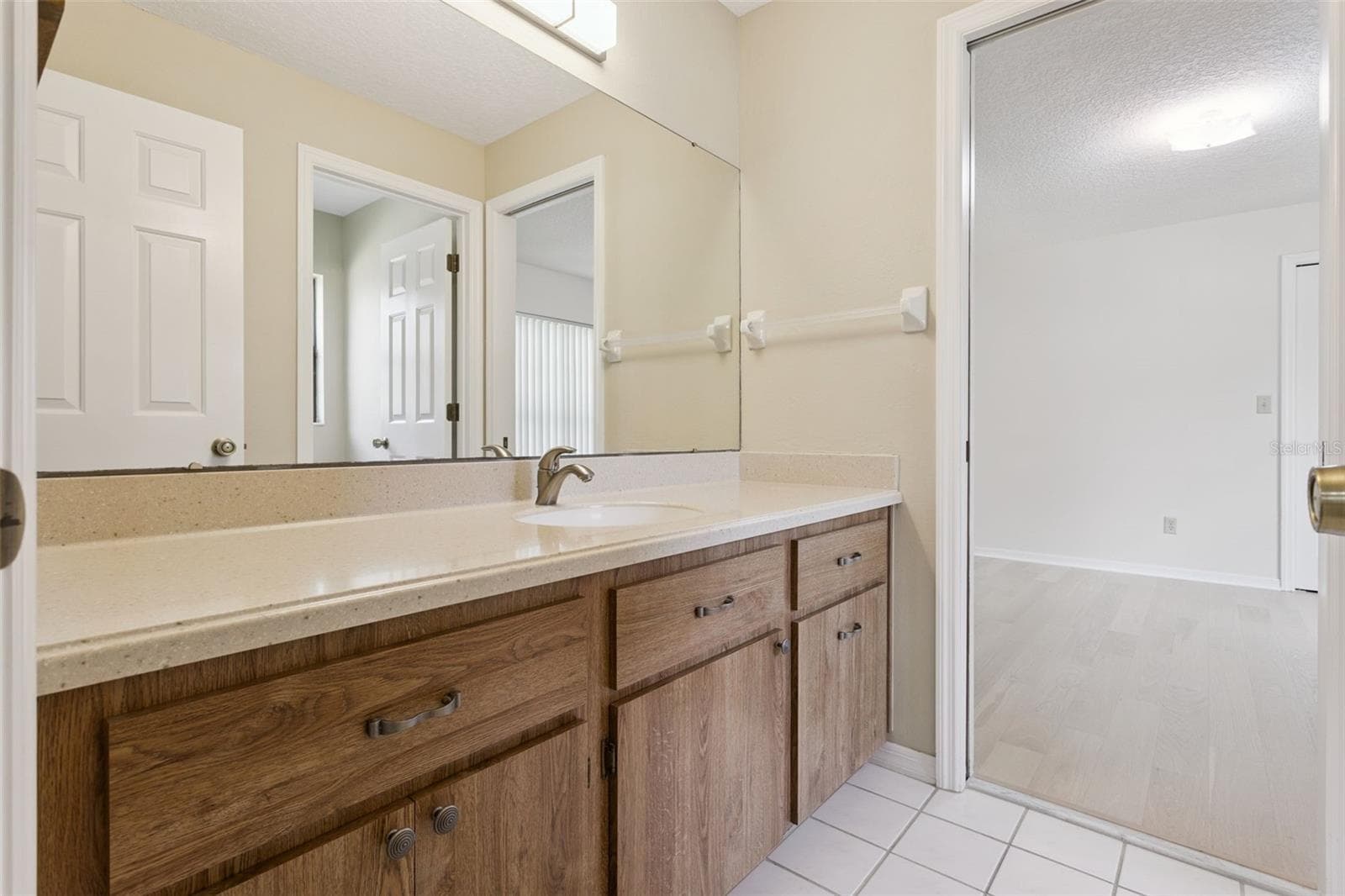 Jack & Jill bath - 34035 PARK LN, LEESBURG