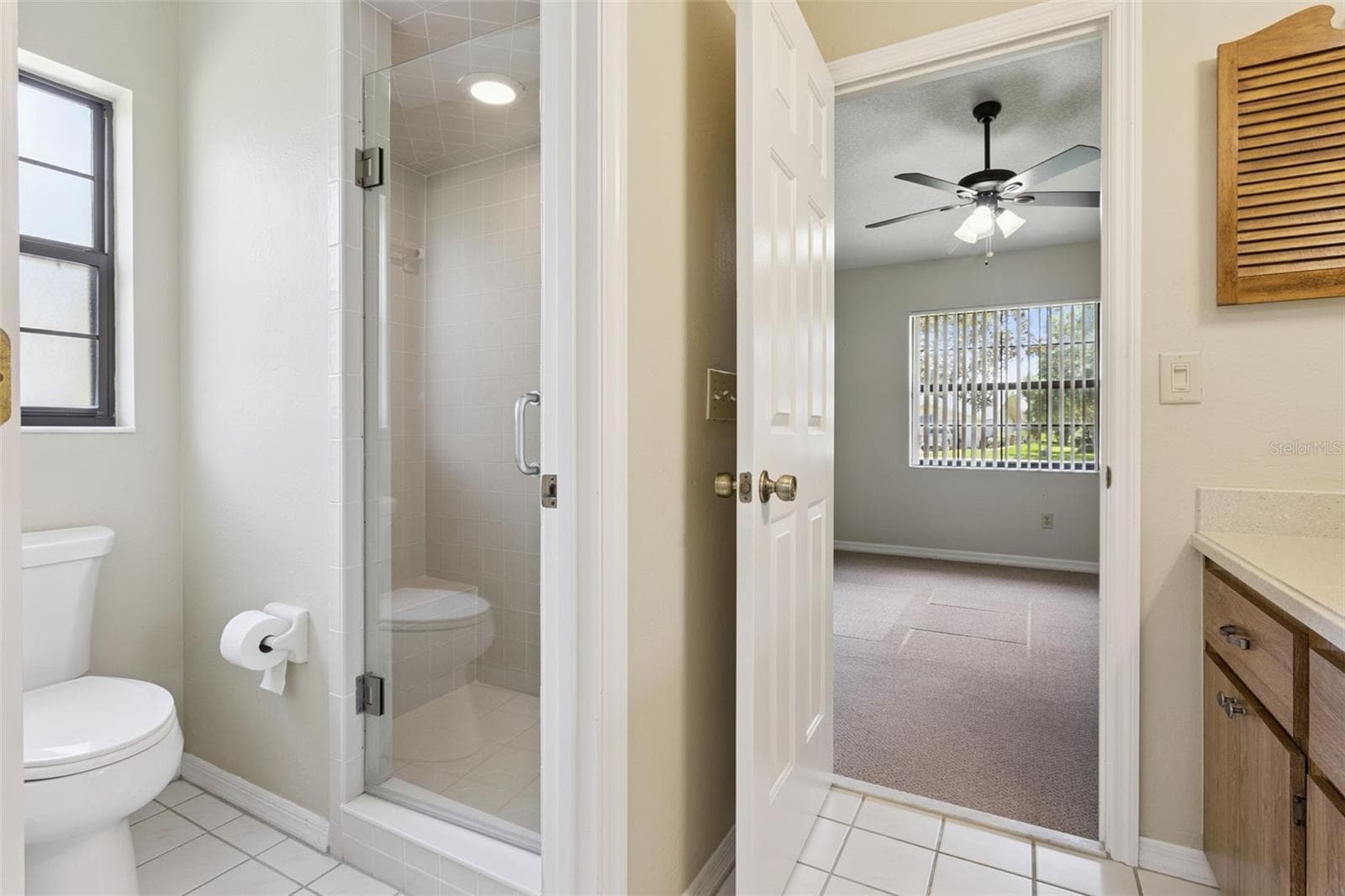 Walk in shower - 34035 PARK LN, LEESBURG