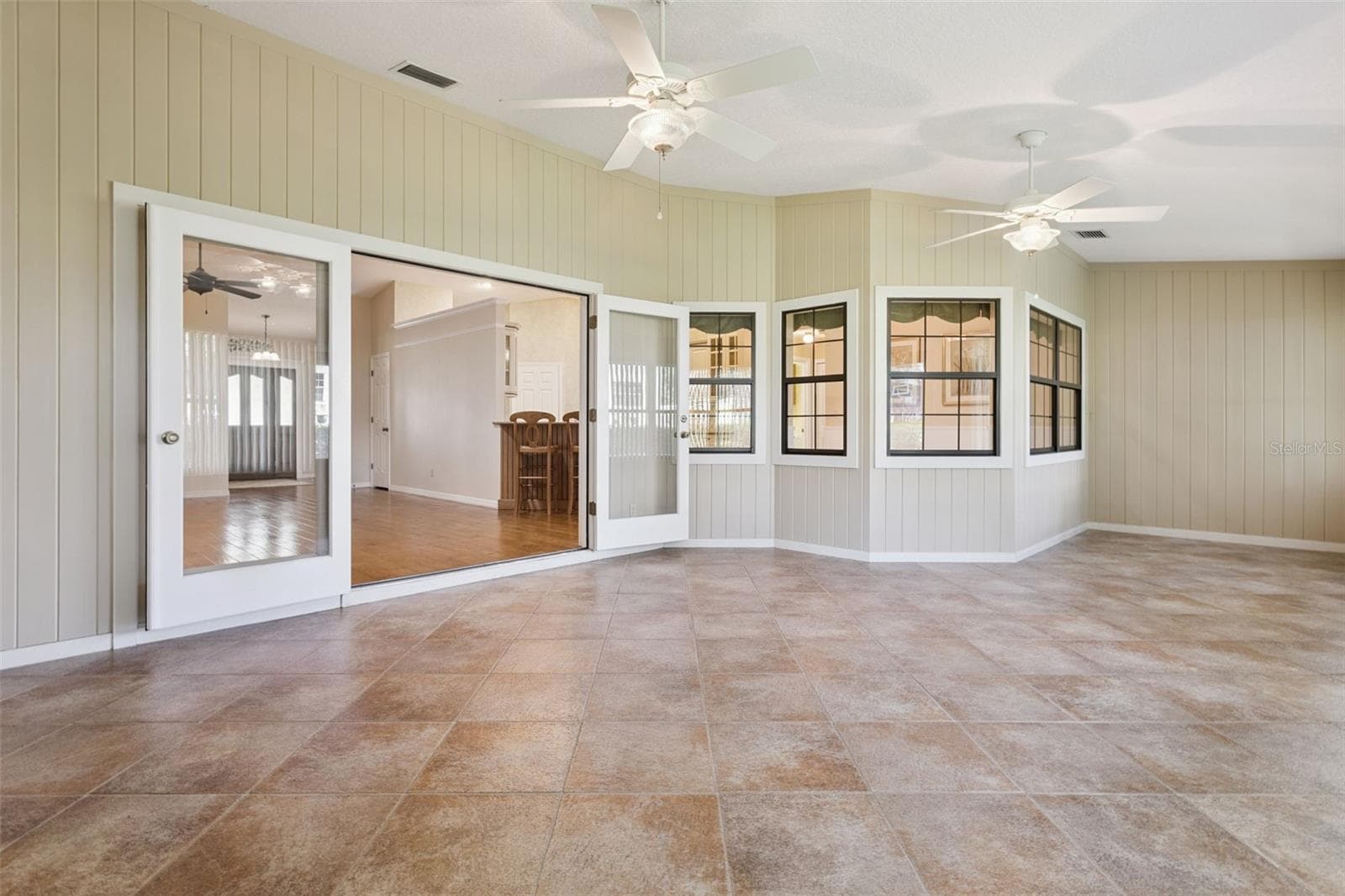 Florida room for year round enjoyment! - 34035 PARK LN, LEESBURG