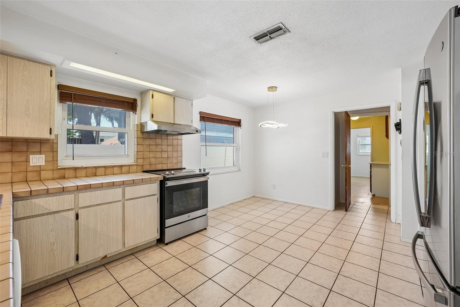 Single Family Residence at 144 8TH AVE N, ST PETERSBURG, photo 16 of 52