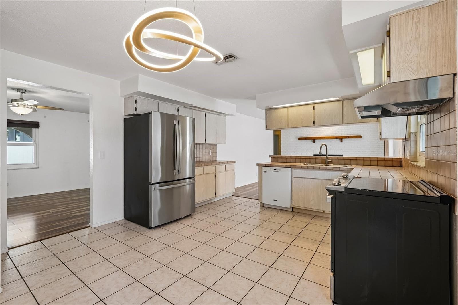 Single Family Residence at 144 8TH AVE N, ST PETERSBURG, photo 19 of 52