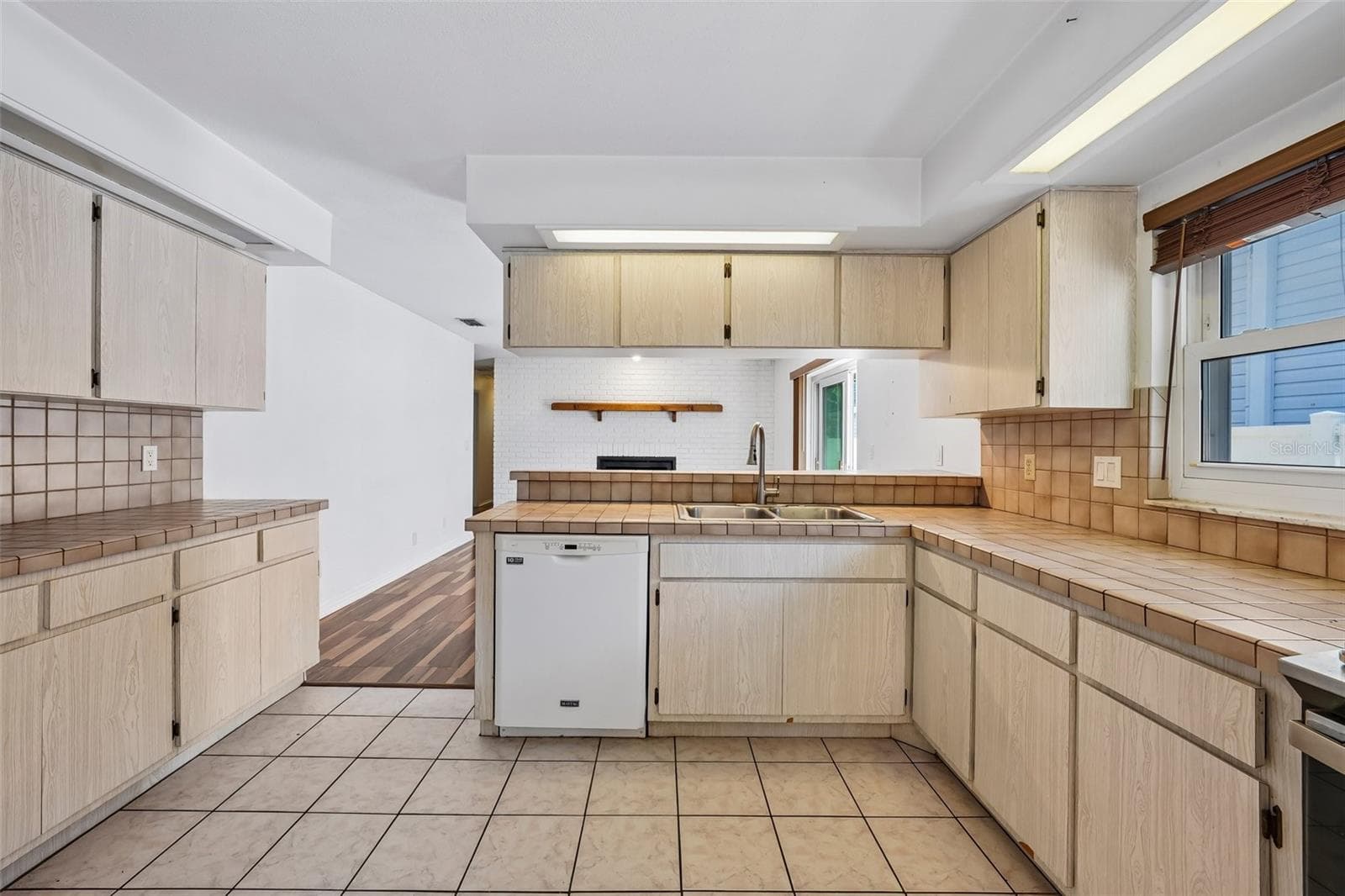 Single Family Residence at 144 8TH AVE N, ST PETERSBURG, photo 20 of 52