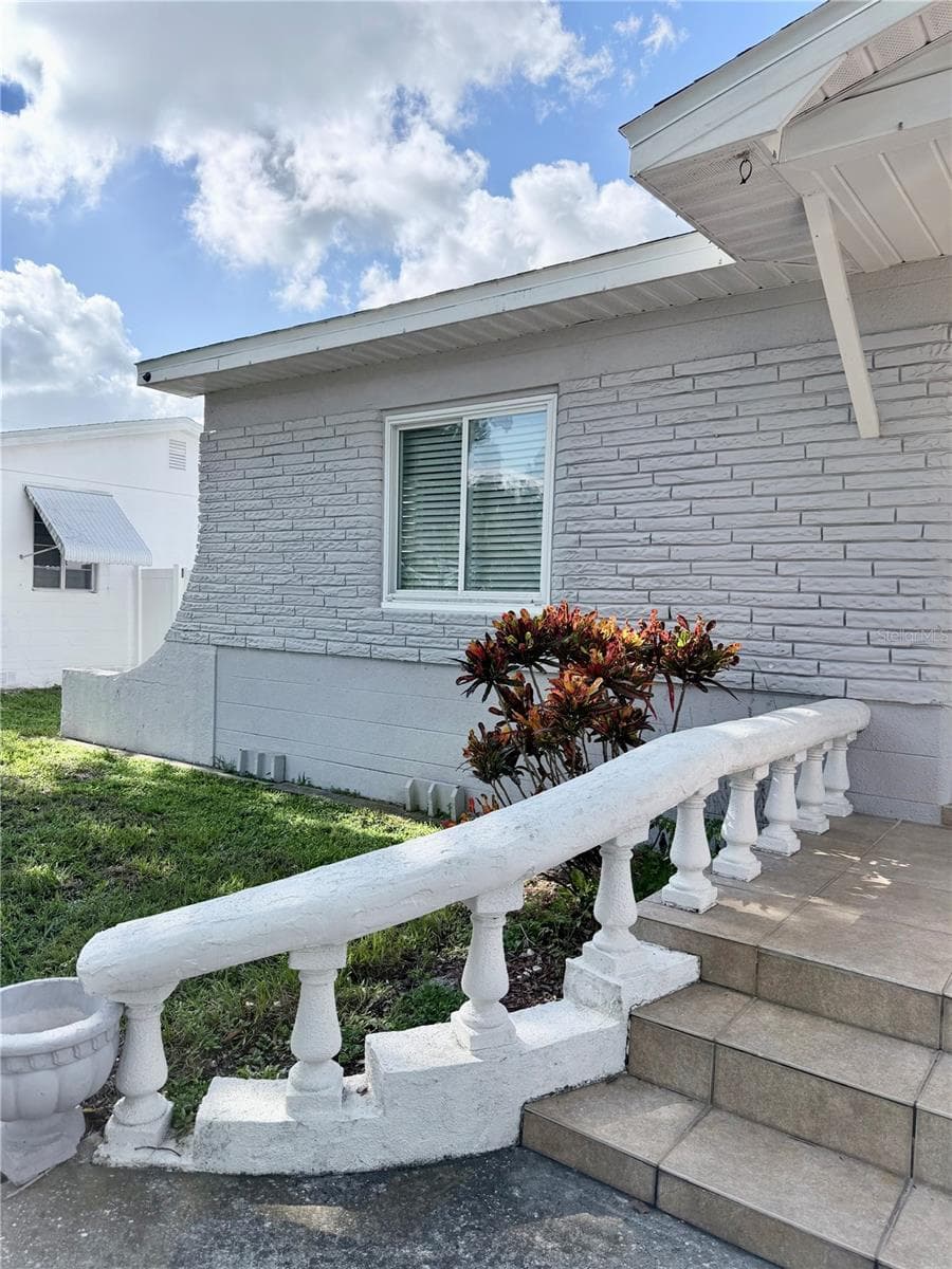 Single Family Residence at 4320 YARDLEY AVE N, ST PETERSBURG, photo 2 of 34