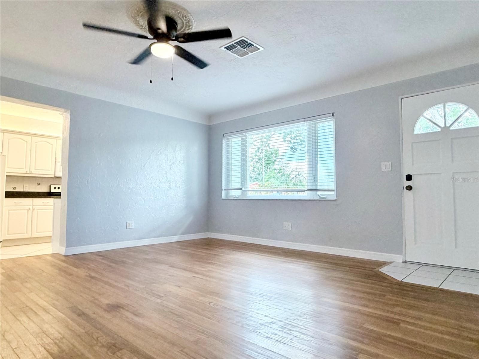Single Family Residence at 4320 YARDLEY AVE N, ST PETERSBURG, photo 5 of 34