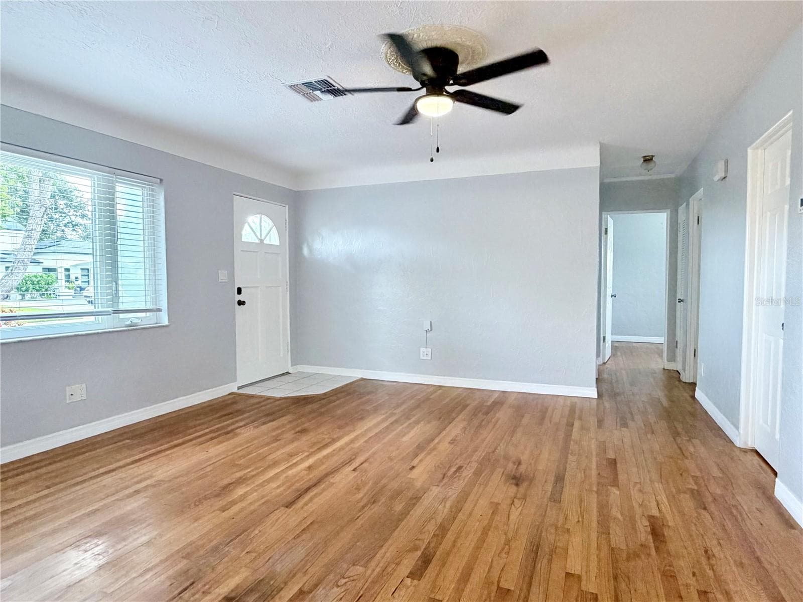 Single Family Residence at 4320 YARDLEY AVE N, ST PETERSBURG, photo 6 of 34