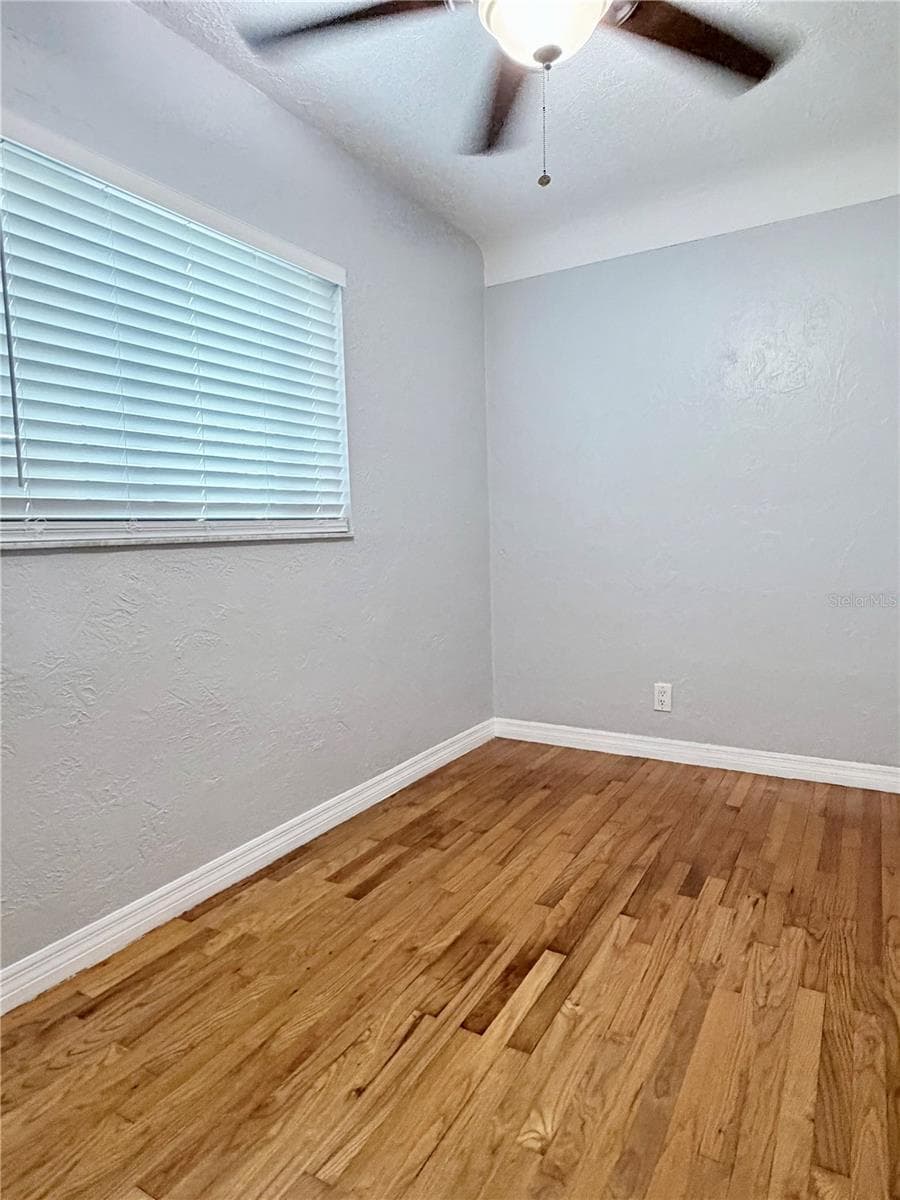 Single Family Residence at 4320 YARDLEY AVE N, ST PETERSBURG, photo 10 of 34