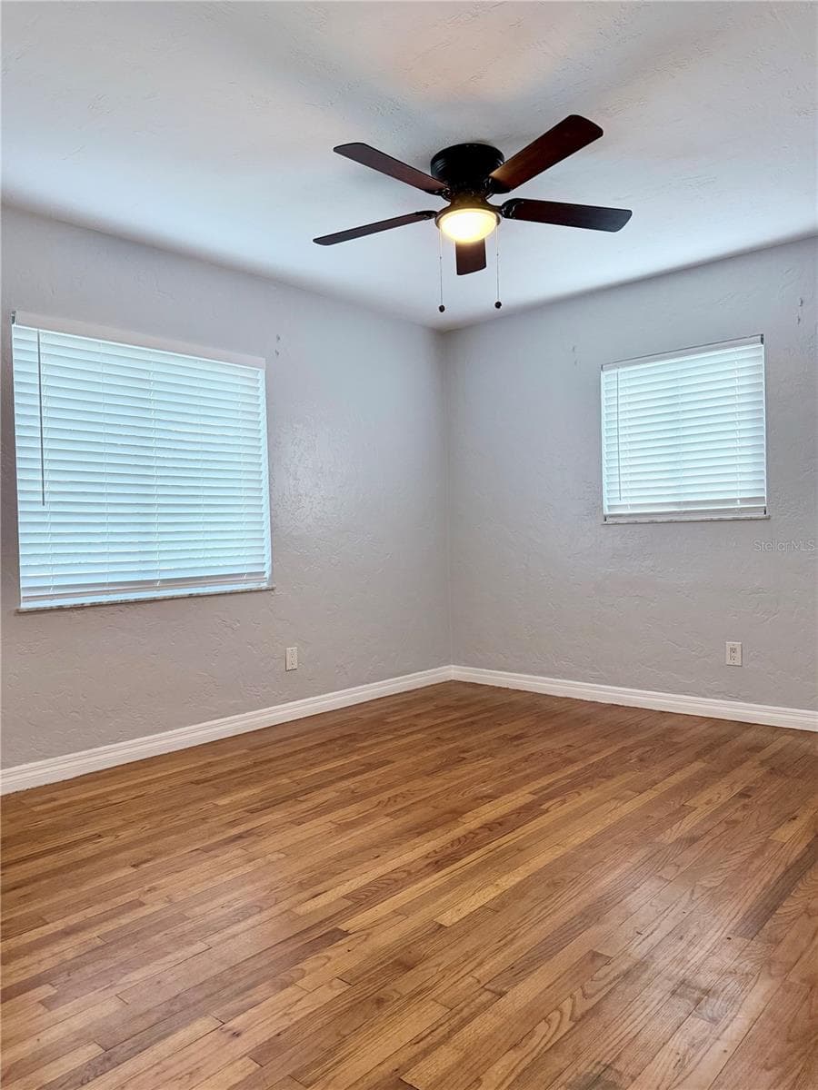 Single Family Residence at 4320 YARDLEY AVE N, ST PETERSBURG, photo 13 of 34