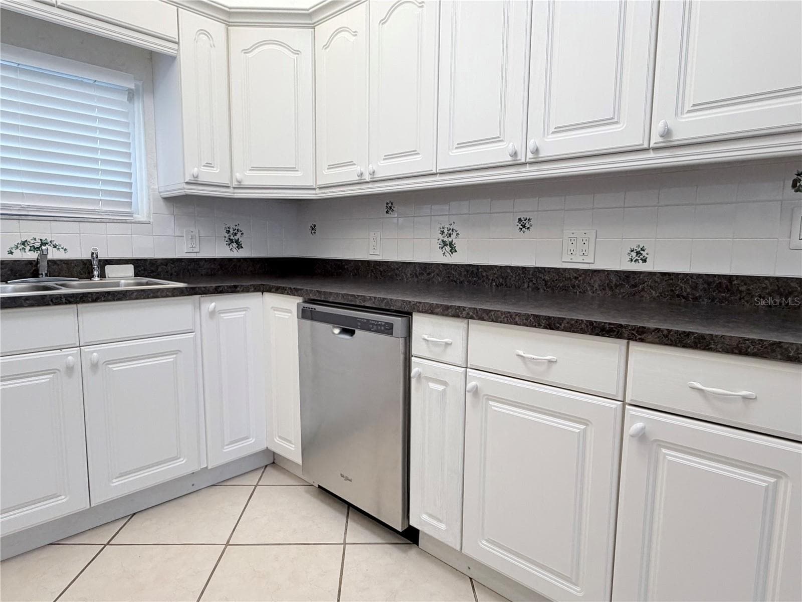 Single Family Residence at 4320 YARDLEY AVE N, ST PETERSBURG, photo 17 of 34