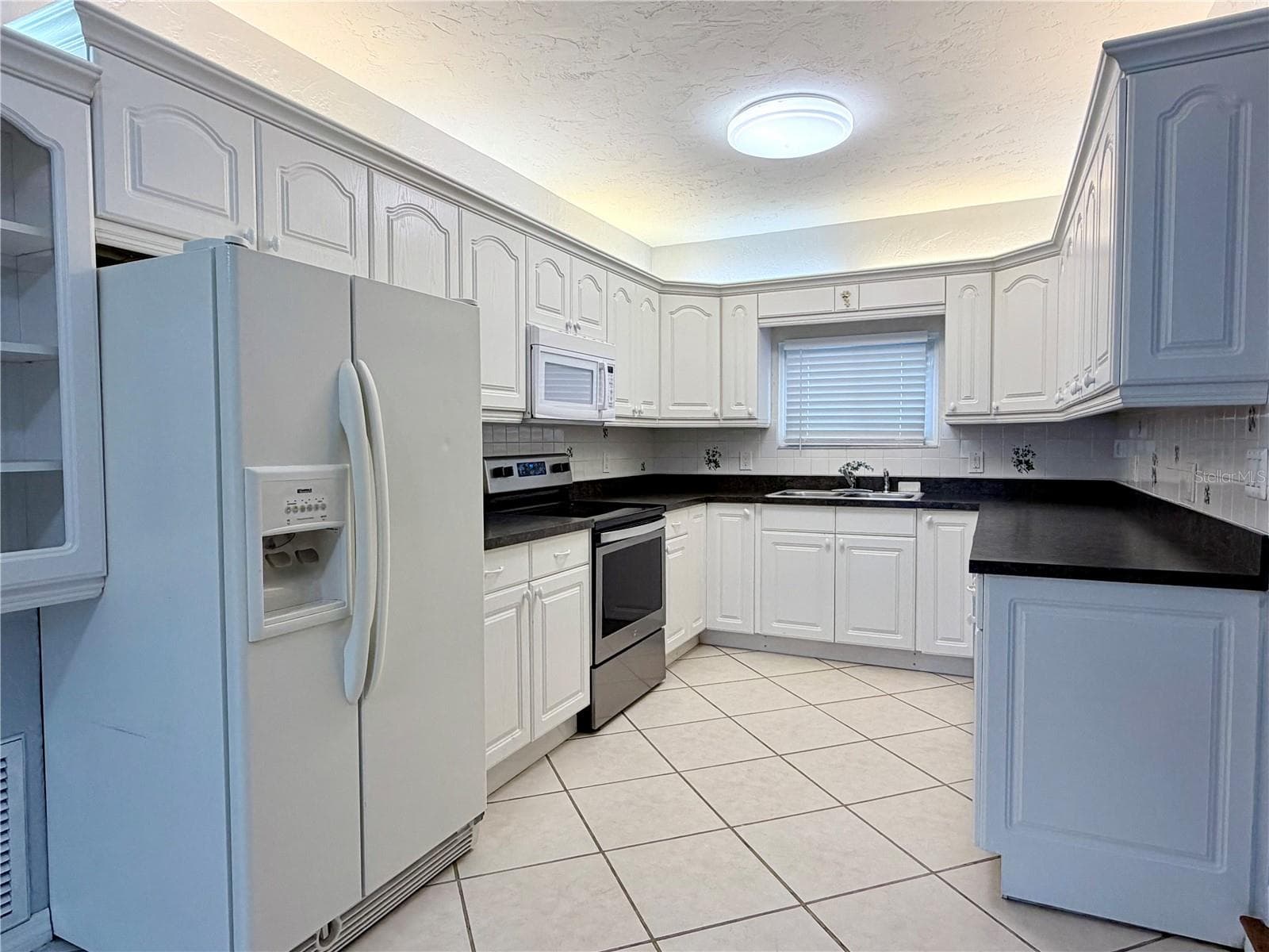 Single Family Residence at 4320 YARDLEY AVE N, ST PETERSBURG, photo 18 of 34