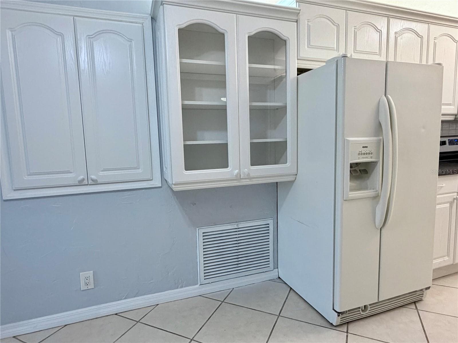 Single Family Residence at 4320 YARDLEY AVE N, ST PETERSBURG, photo 19 of 34