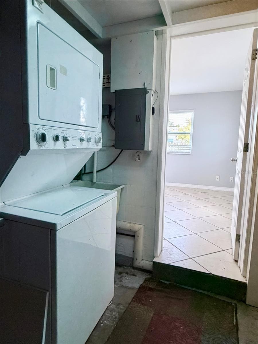 Single Family Residence at 4320 YARDLEY AVE N, ST PETERSBURG, photo 25 of 34