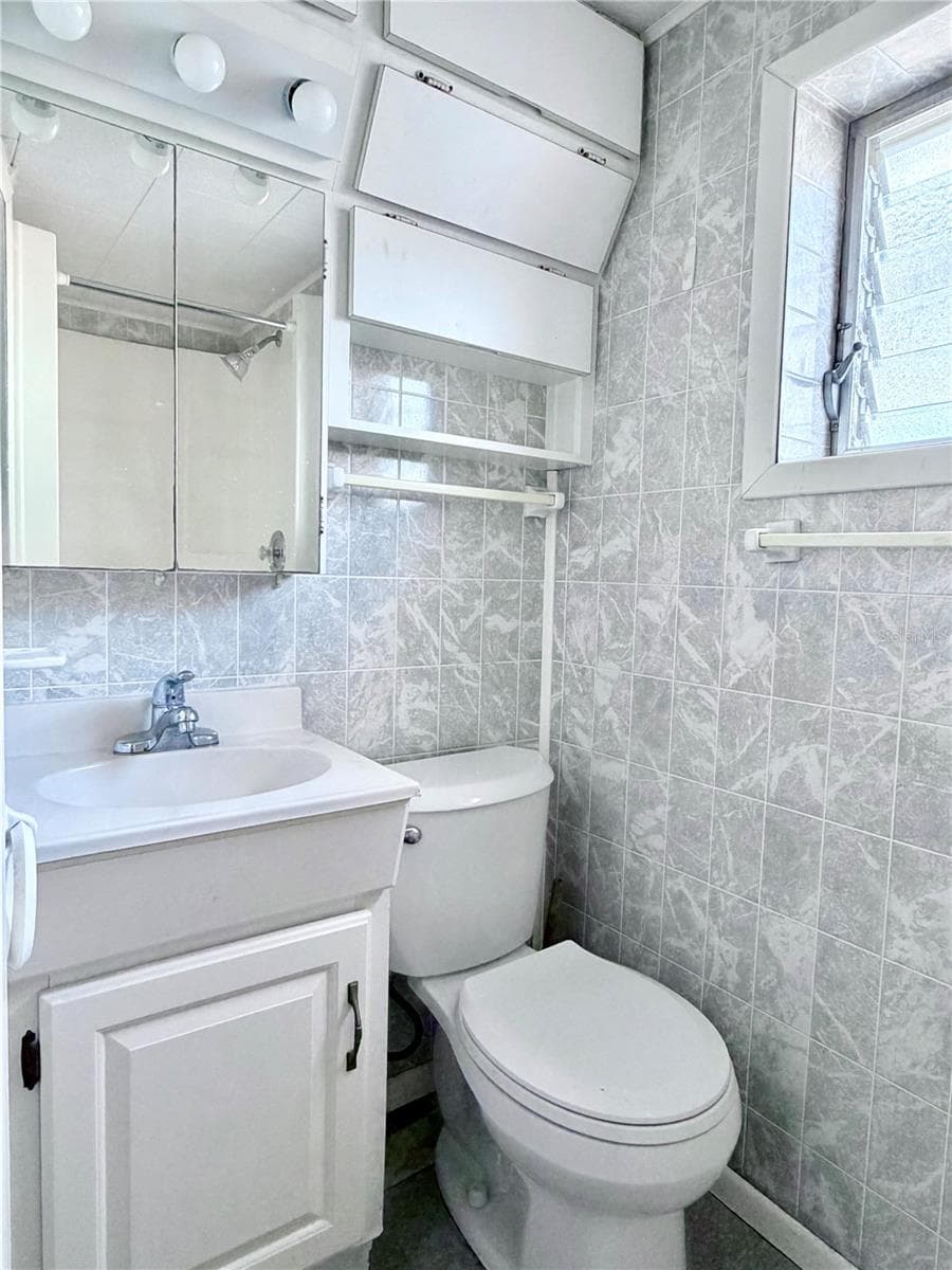 Single Family Residence at 4320 YARDLEY AVE N, ST PETERSBURG, photo 26 of 34