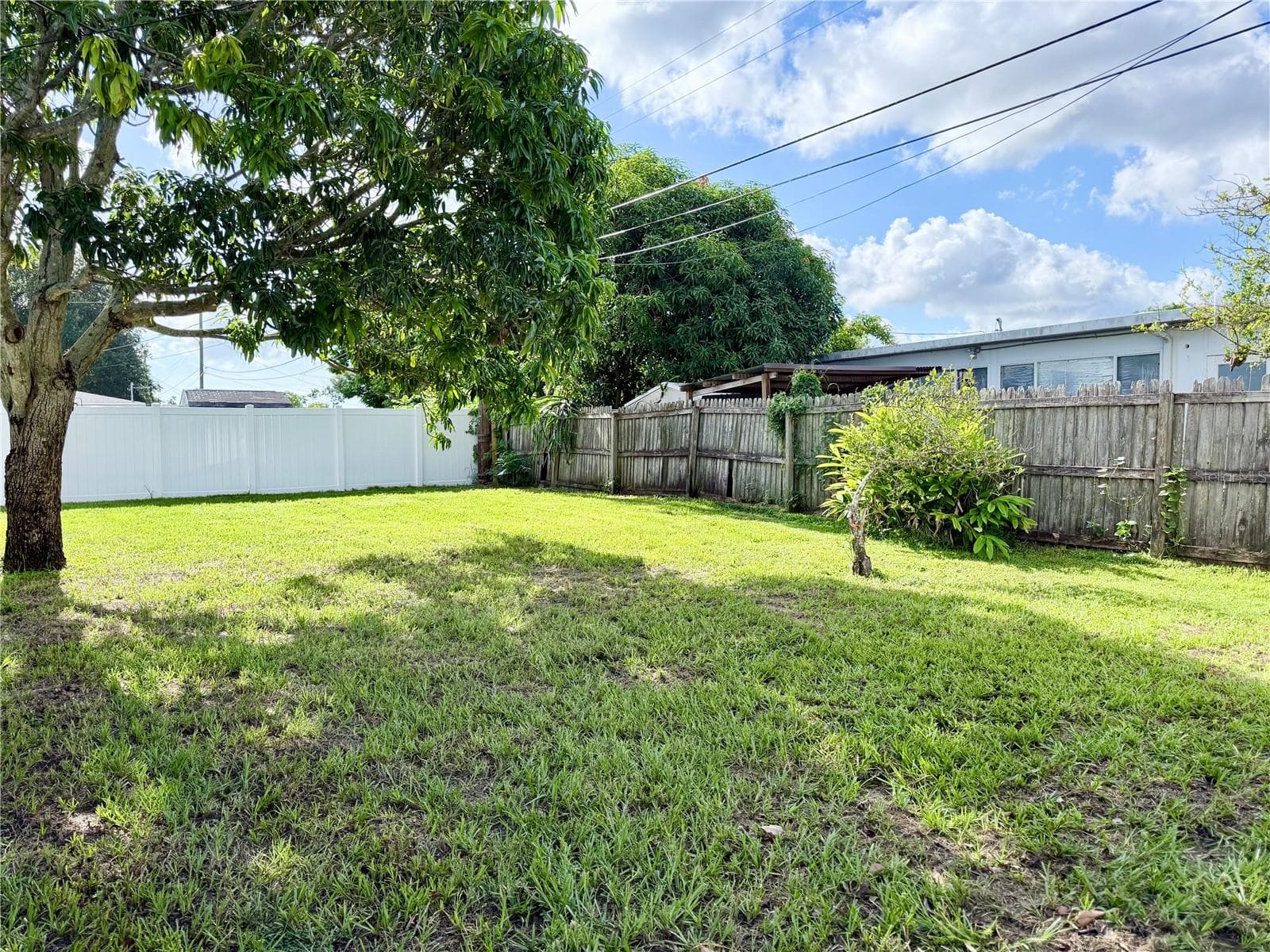 Single Family Residence at 4320 YARDLEY AVE N, ST PETERSBURG, photo 29 of 34