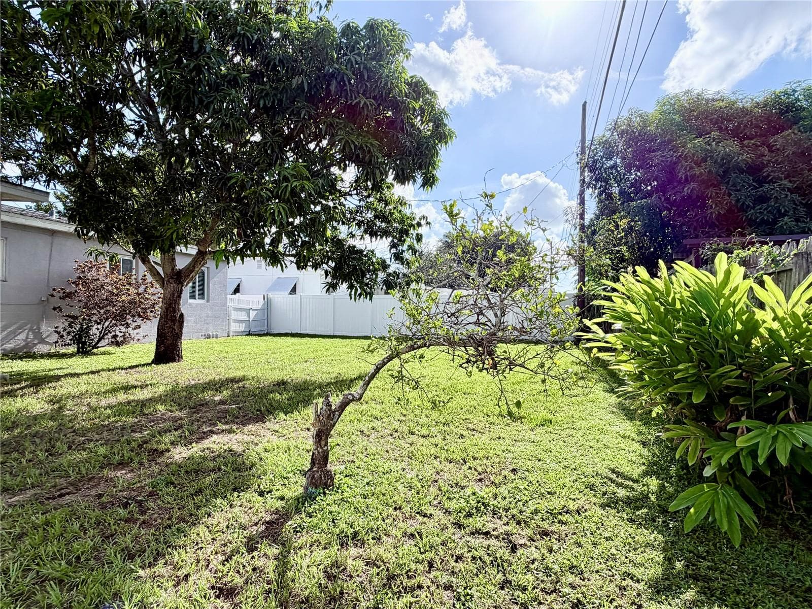 Single Family Residence at 4320 YARDLEY AVE N, ST PETERSBURG, photo 30 of 34