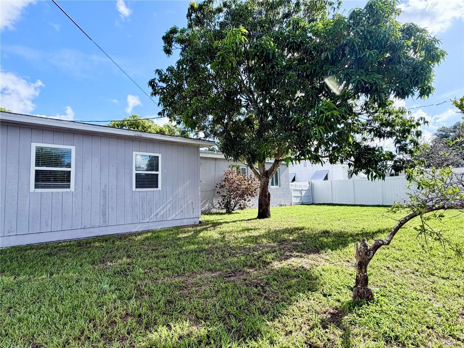 Single Family Residence at 4320 YARDLEY AVE N, ST PETERSBURG, photo 31 of 34