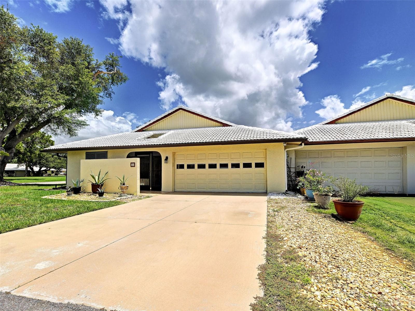 Single Family Residence at 20 IDLE SANDS DR, VENICE, photo 2 of 45