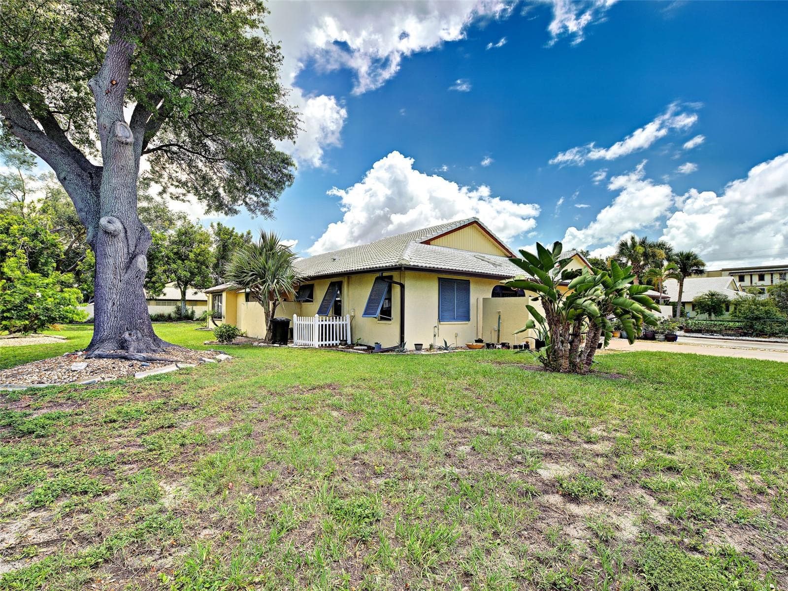 Single Family Residence at 20 IDLE SANDS DR, VENICE, photo 4 of 45