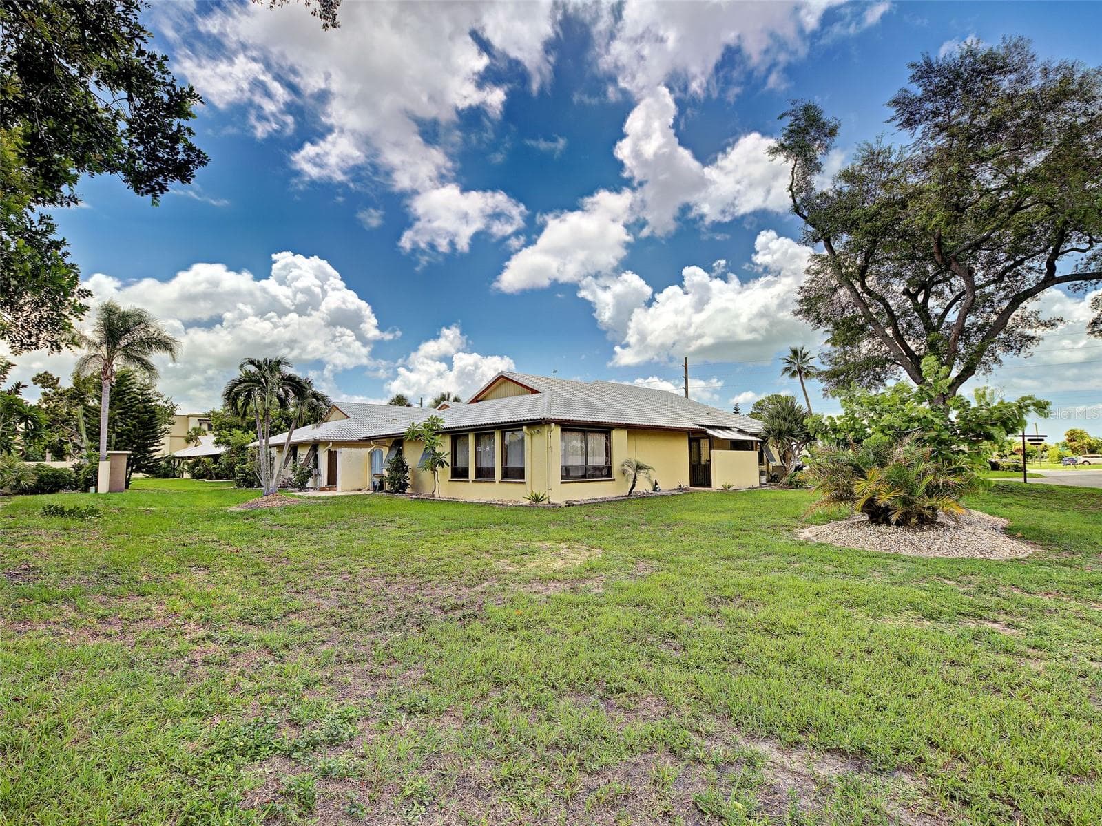 Single Family Residence at 20 IDLE SANDS DR, VENICE, photo 6 of 45