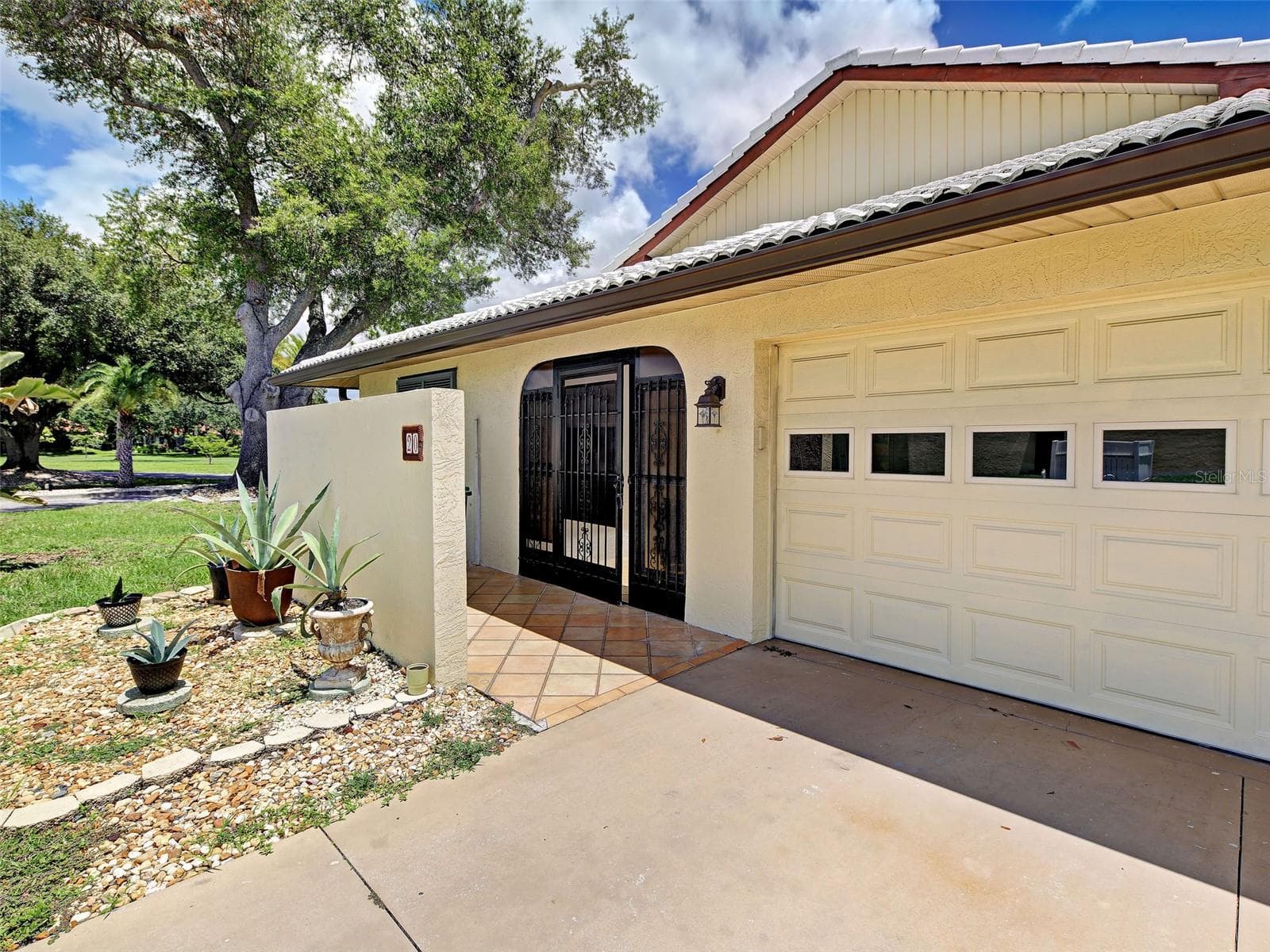 Single Family Residence at 20 IDLE SANDS DR, VENICE, photo 8 of 45