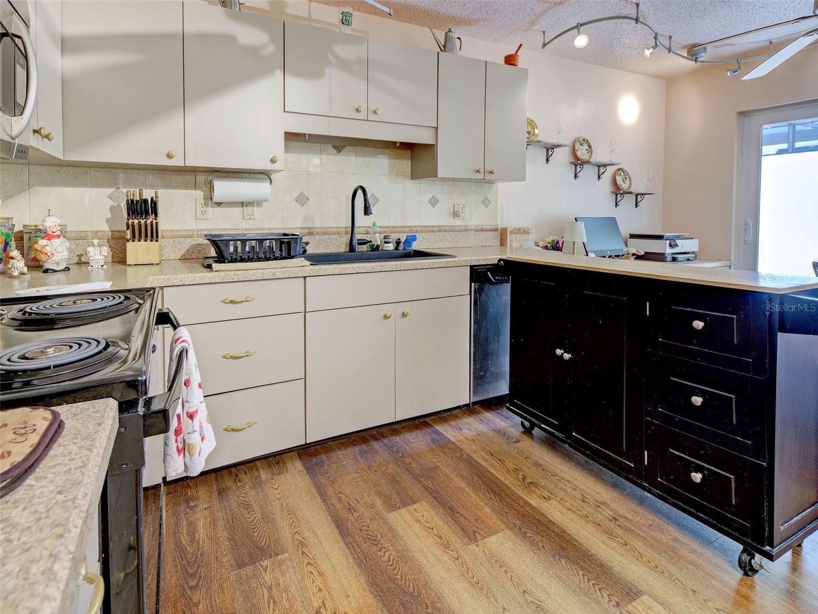 Single Family Residence at 20 IDLE SANDS DR, VENICE, photo 16 of 45