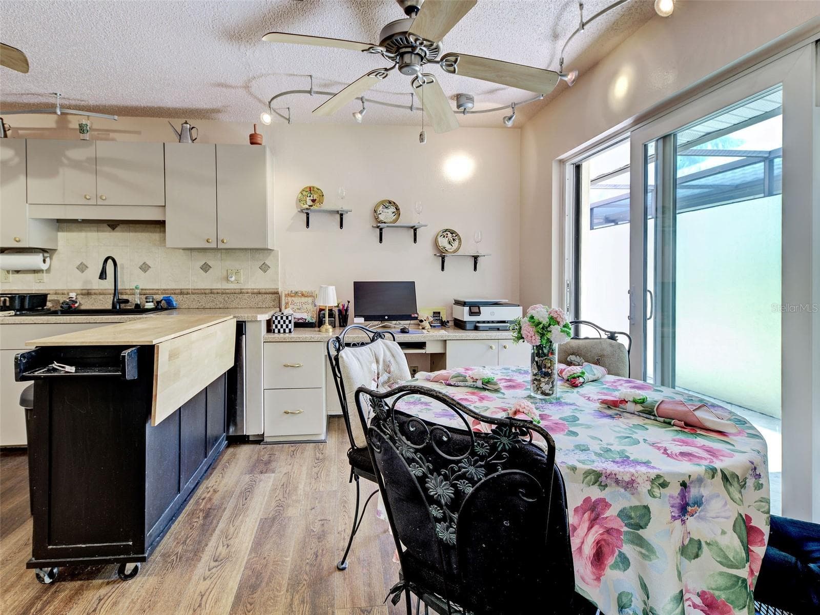 Single Family Residence at 20 IDLE SANDS DR, VENICE, photo 25 of 45