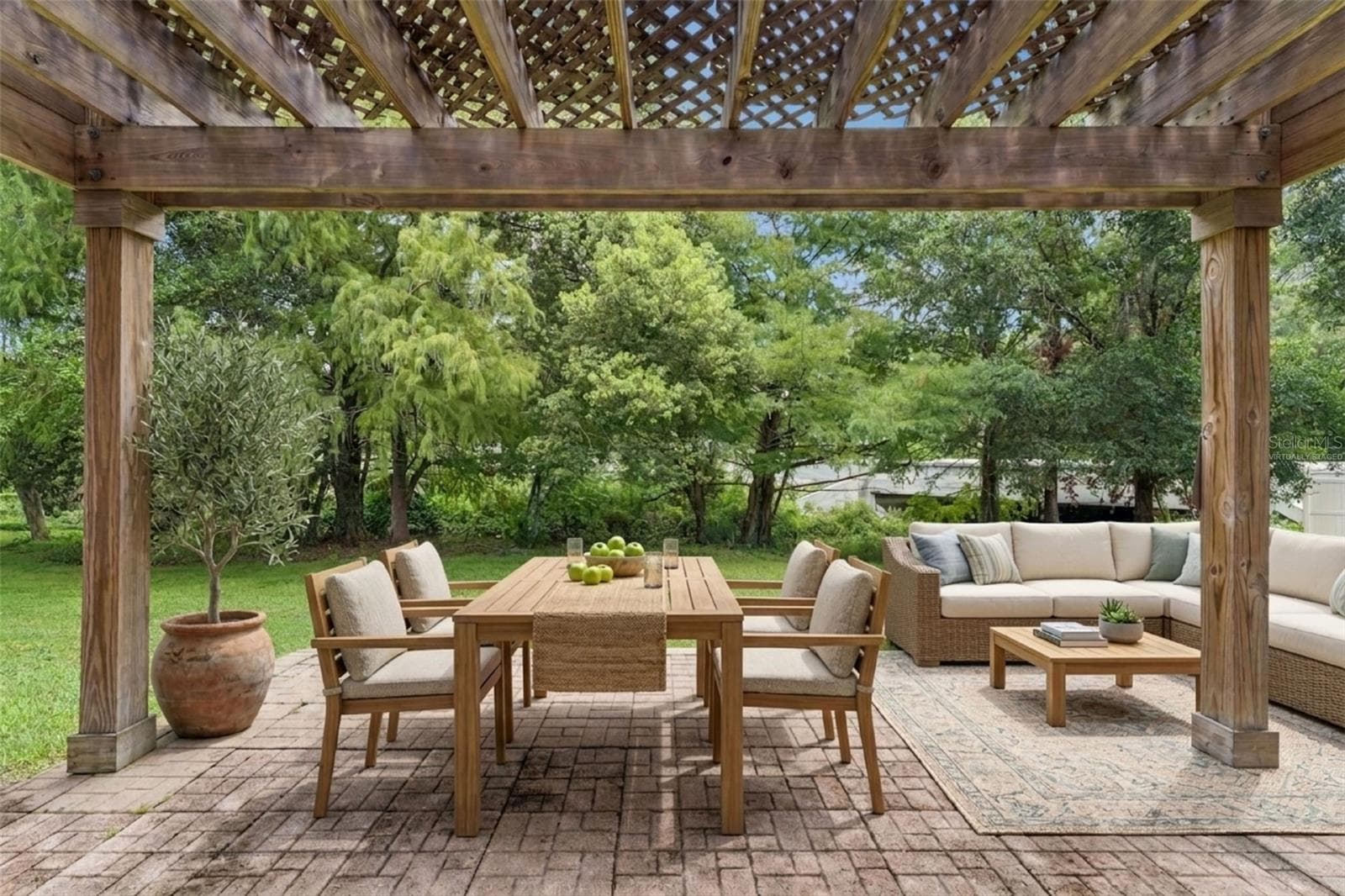 Virtually staged. Outdoor patio overlooking creek. - 2362 SIERRA LN, MAITLAND