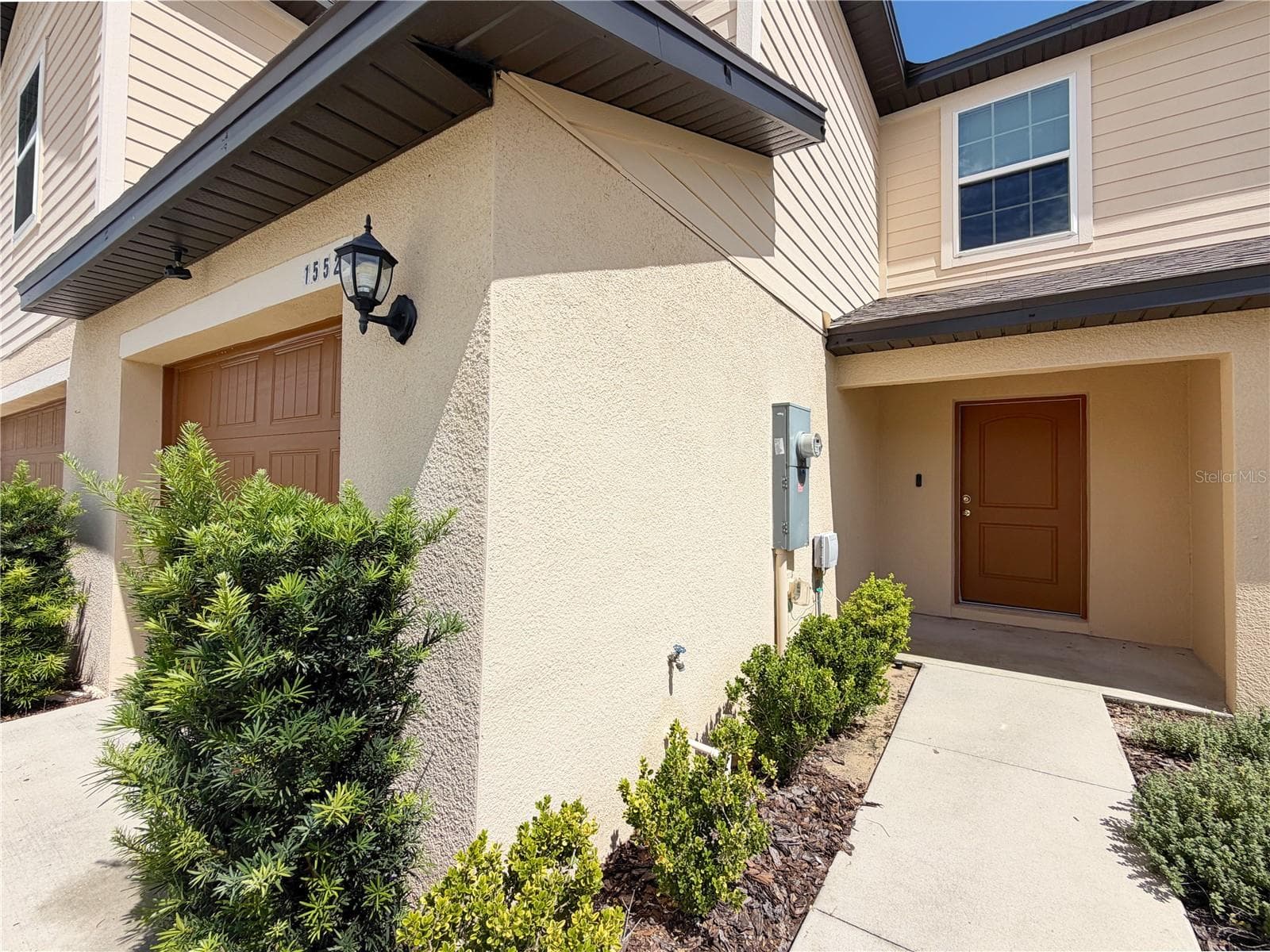Townhouse at 1552 WYNFORD CIR, TAVARES, photo 2 of 39