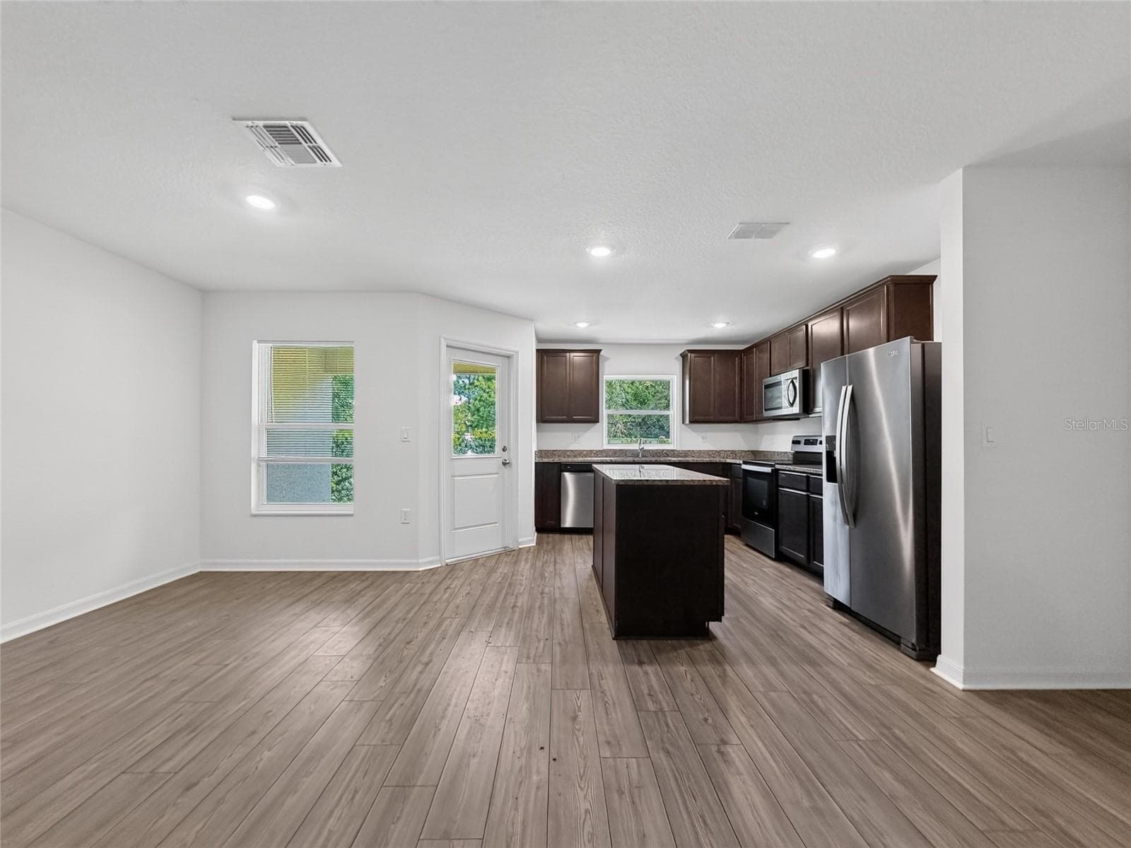 Townhouse at 1552 WYNFORD CIR, TAVARES, photo 4 of 39