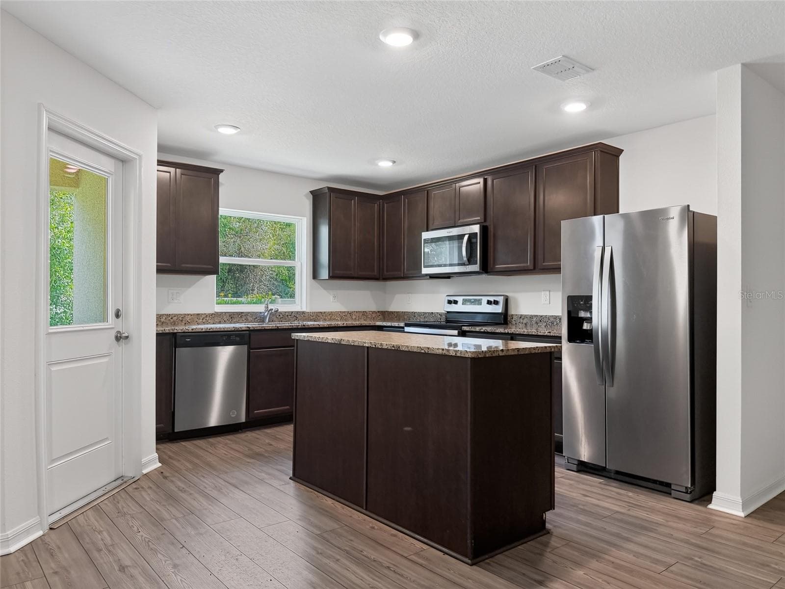 Townhouse at 1552 WYNFORD CIR, TAVARES, photo 5 of 39