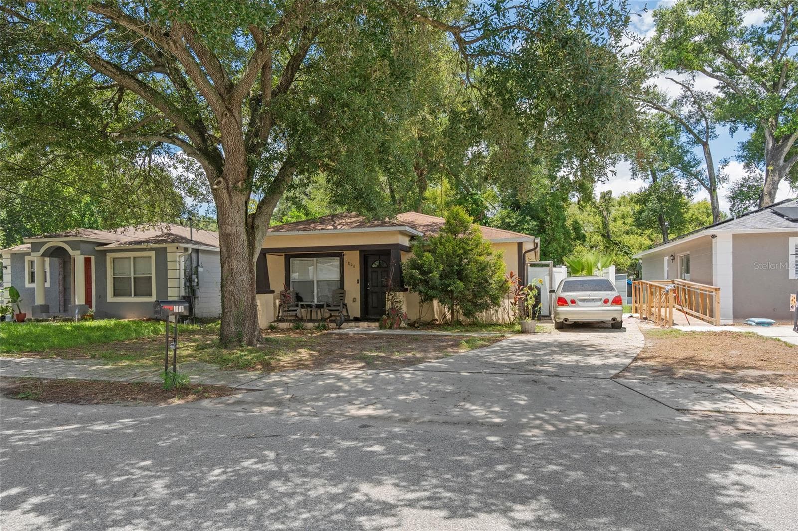 Single Family Residence at 1806 E CURTIS ST, TAMPA, photo 2 of 23